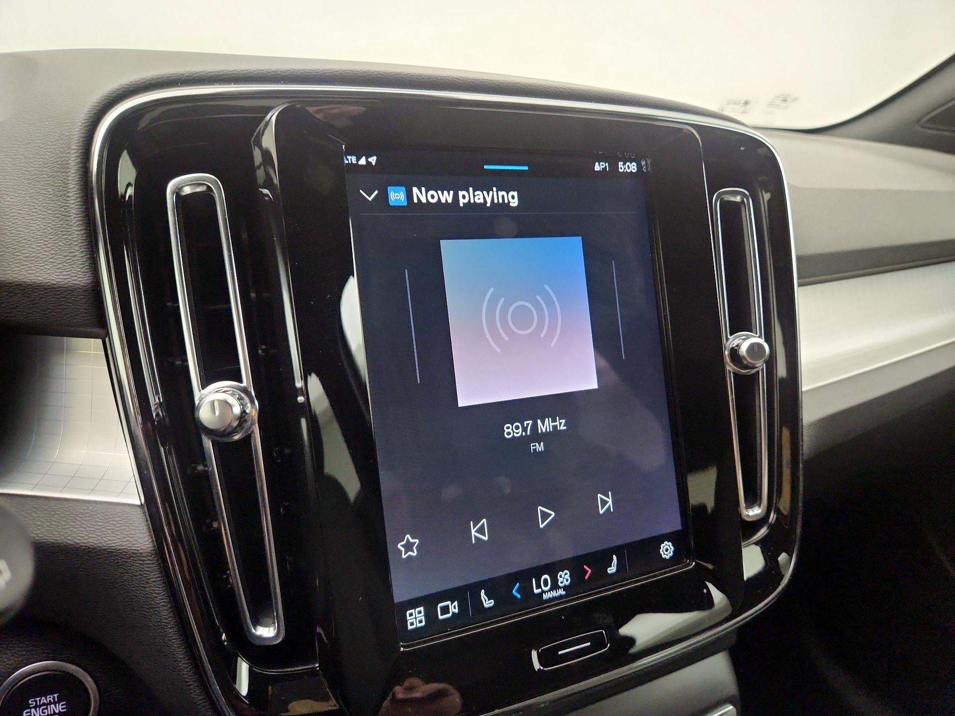 Thumbnail: 2025 Volvo XC40 - 14