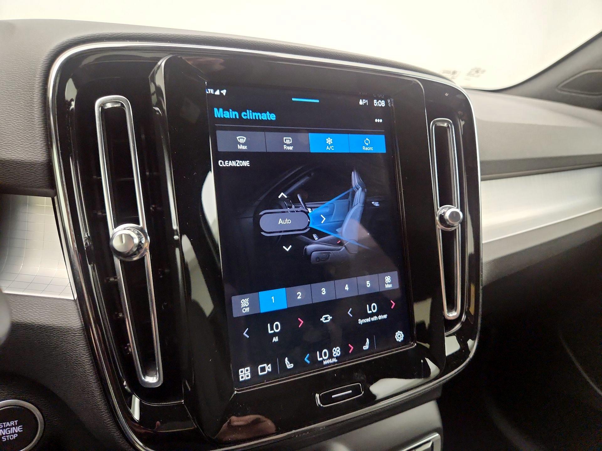 Thumbnail: 2025 Volvo XC40 - 15