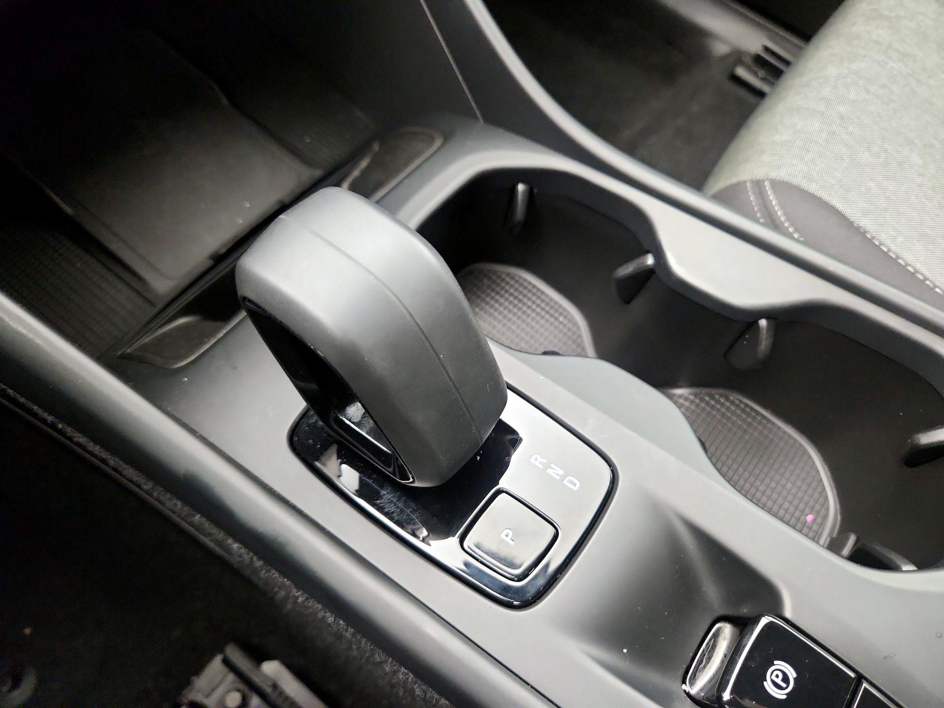 Thumbnail: 2025 Volvo XC40 - 16