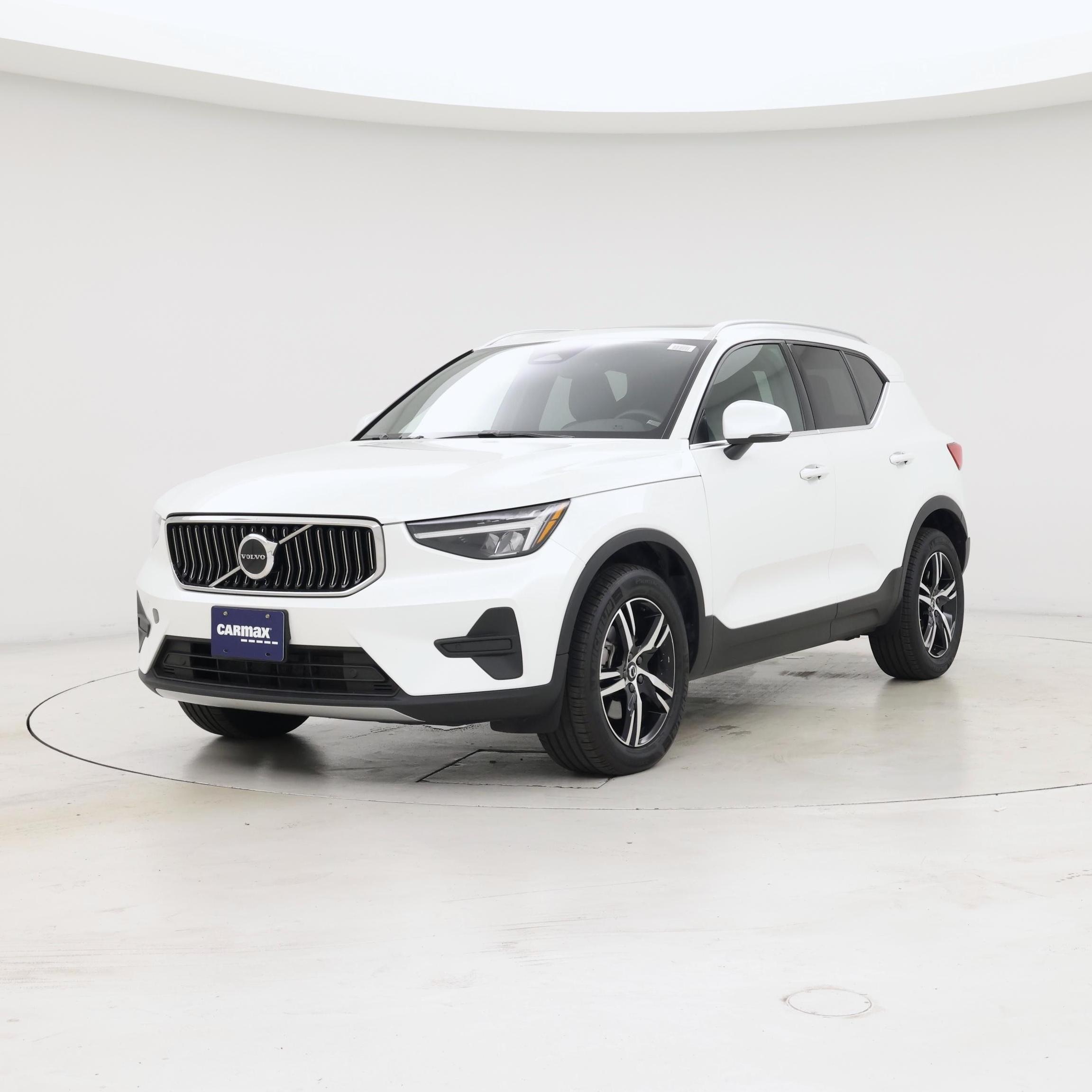 Thumbnail: 2025 Volvo XC40 - 4