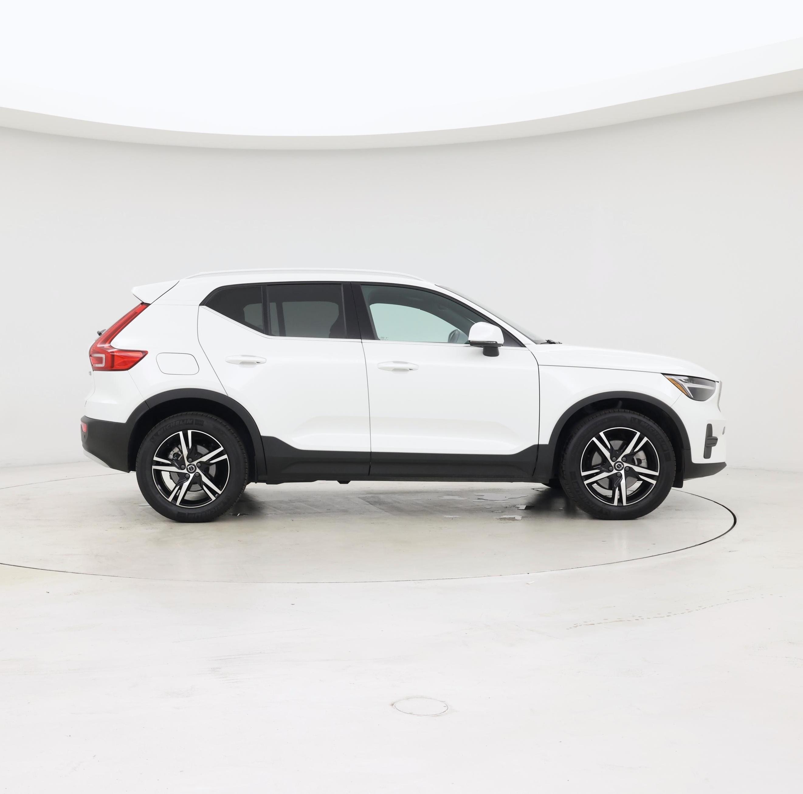 Thumbnail: 2025 Volvo XC40 - 7