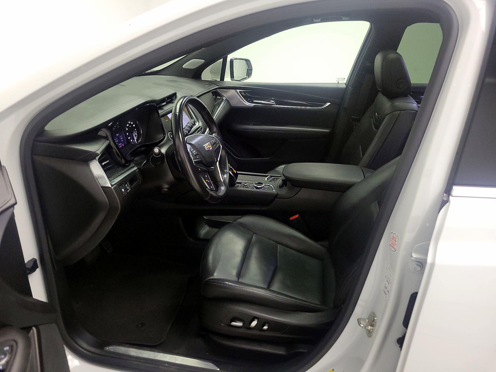 Thumbnail: 2023 Cadillac XT5 - 11