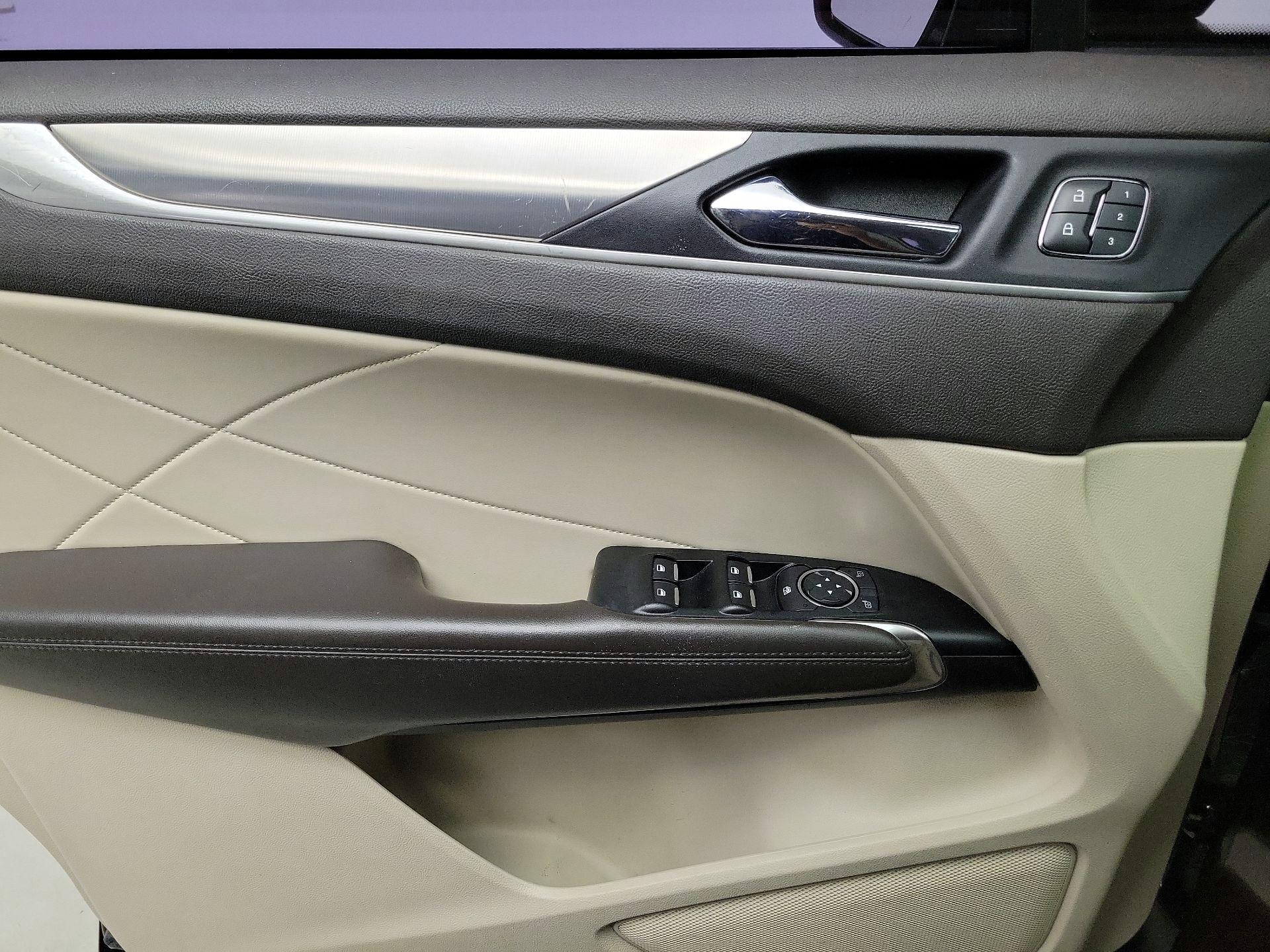 Thumbnail: 2019 Lincoln MKC - 12