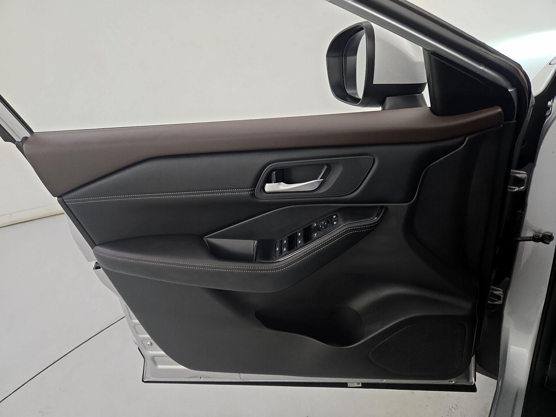 Thumbnail: 2023 Nissan Rogue - 12
