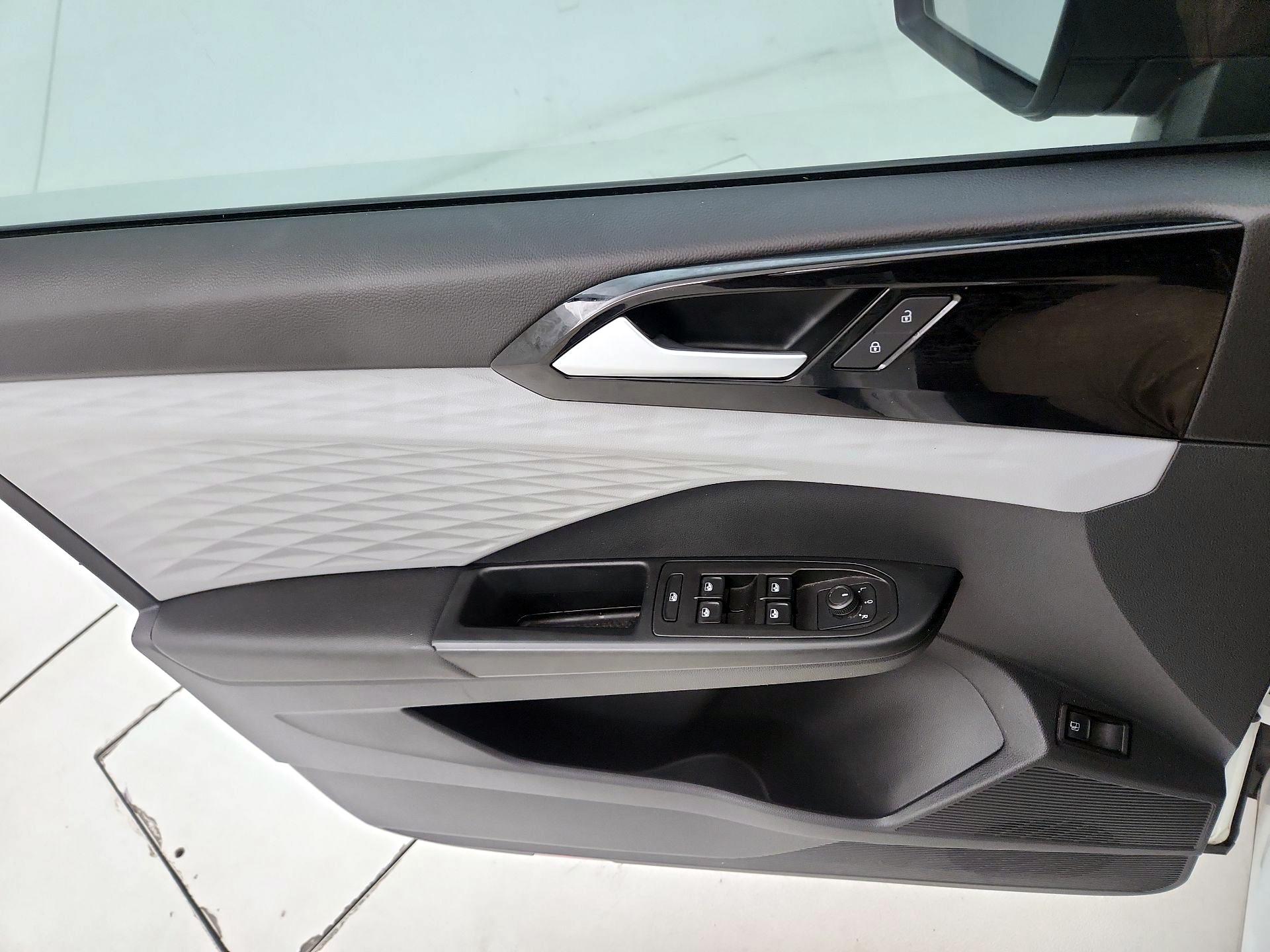 Thumbnail: 2023 Volkswagen Taos - 12