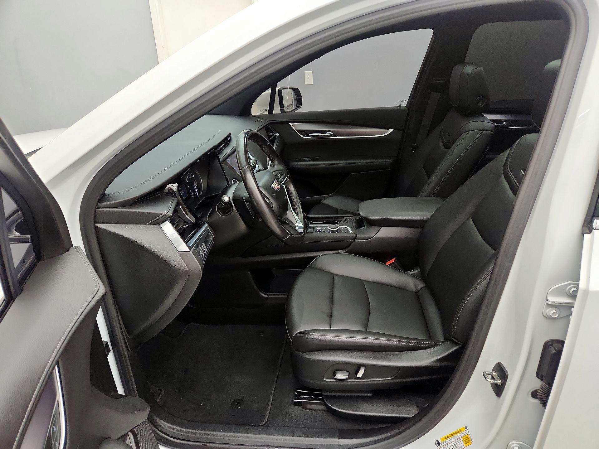 Thumbnail: 2023 Cadillac XT6 - 11