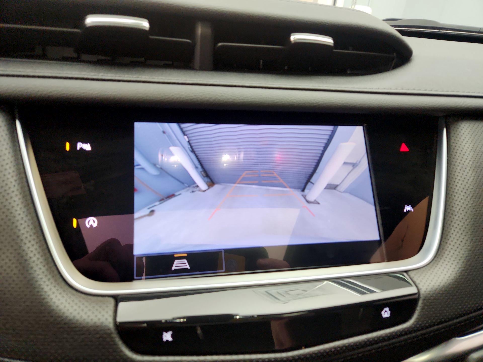 Thumbnail: 2023 Cadillac XT6 - 15