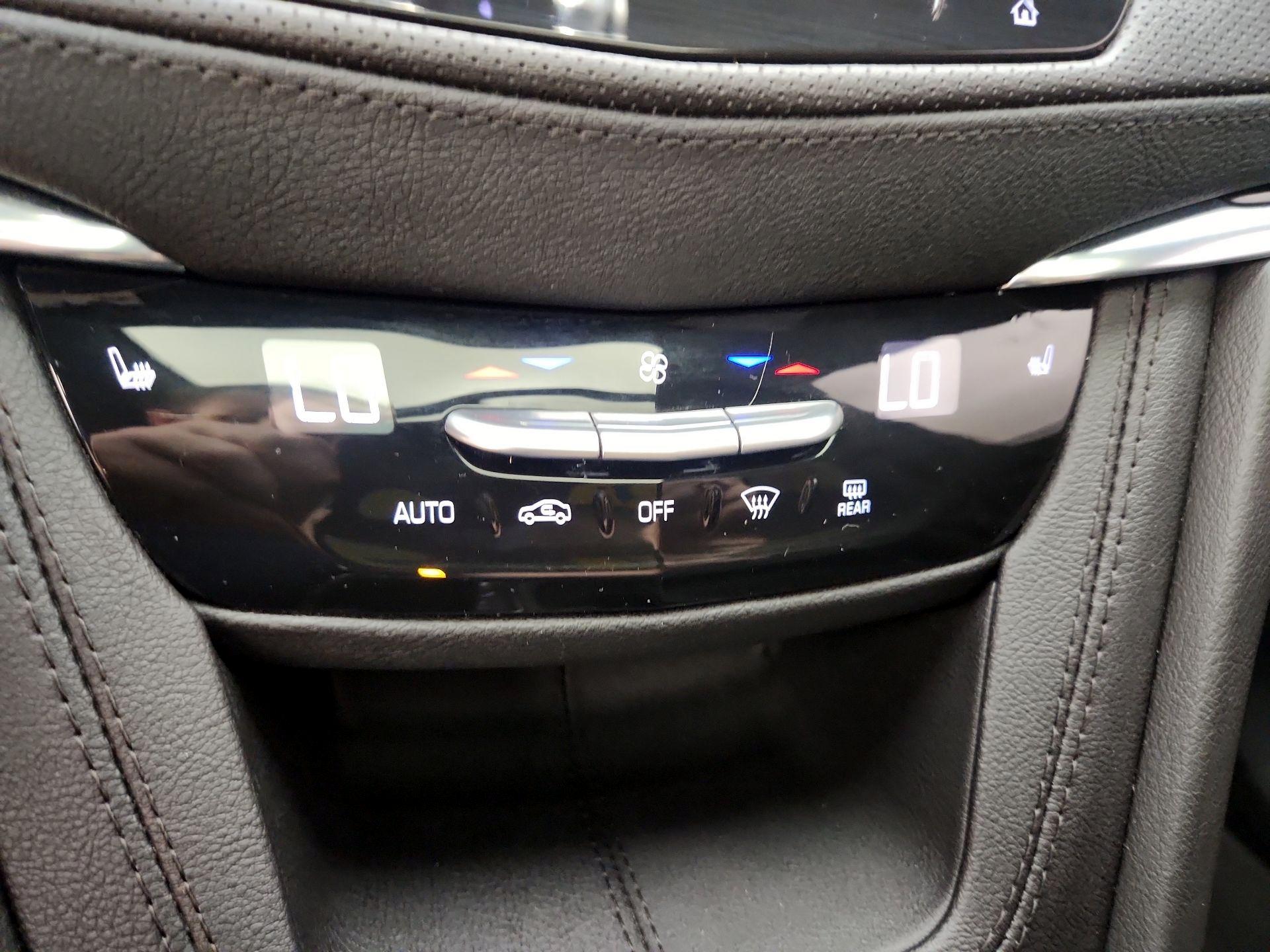 Thumbnail: 2023 Cadillac XT6 - 17