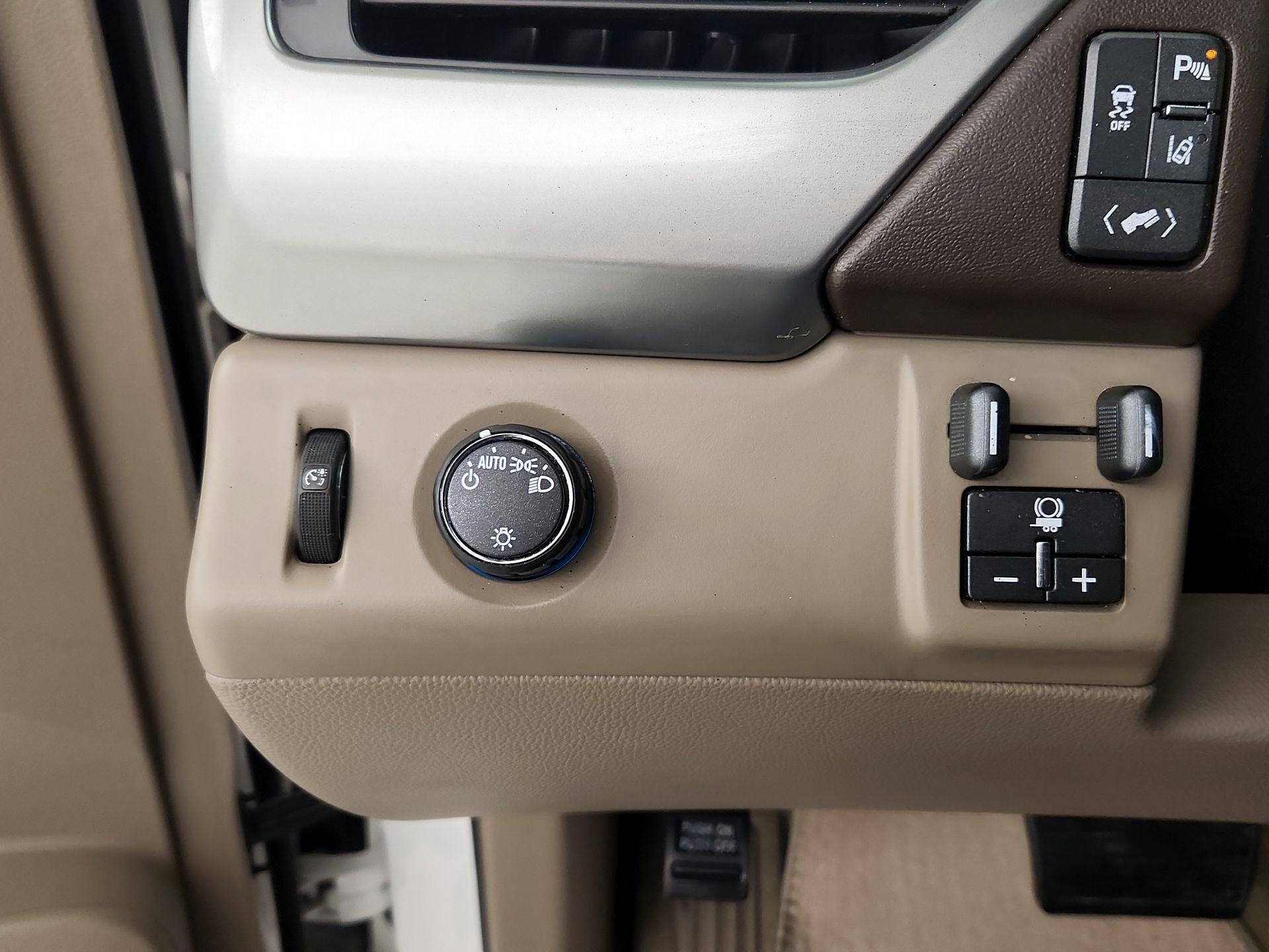 Thumbnail: 2015 Chevrolet Tahoe - 13