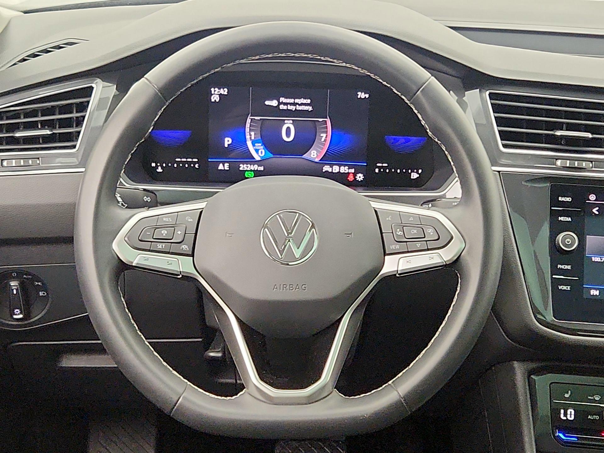 Thumbnail: 2023 Volkswagen Tiguan - 10