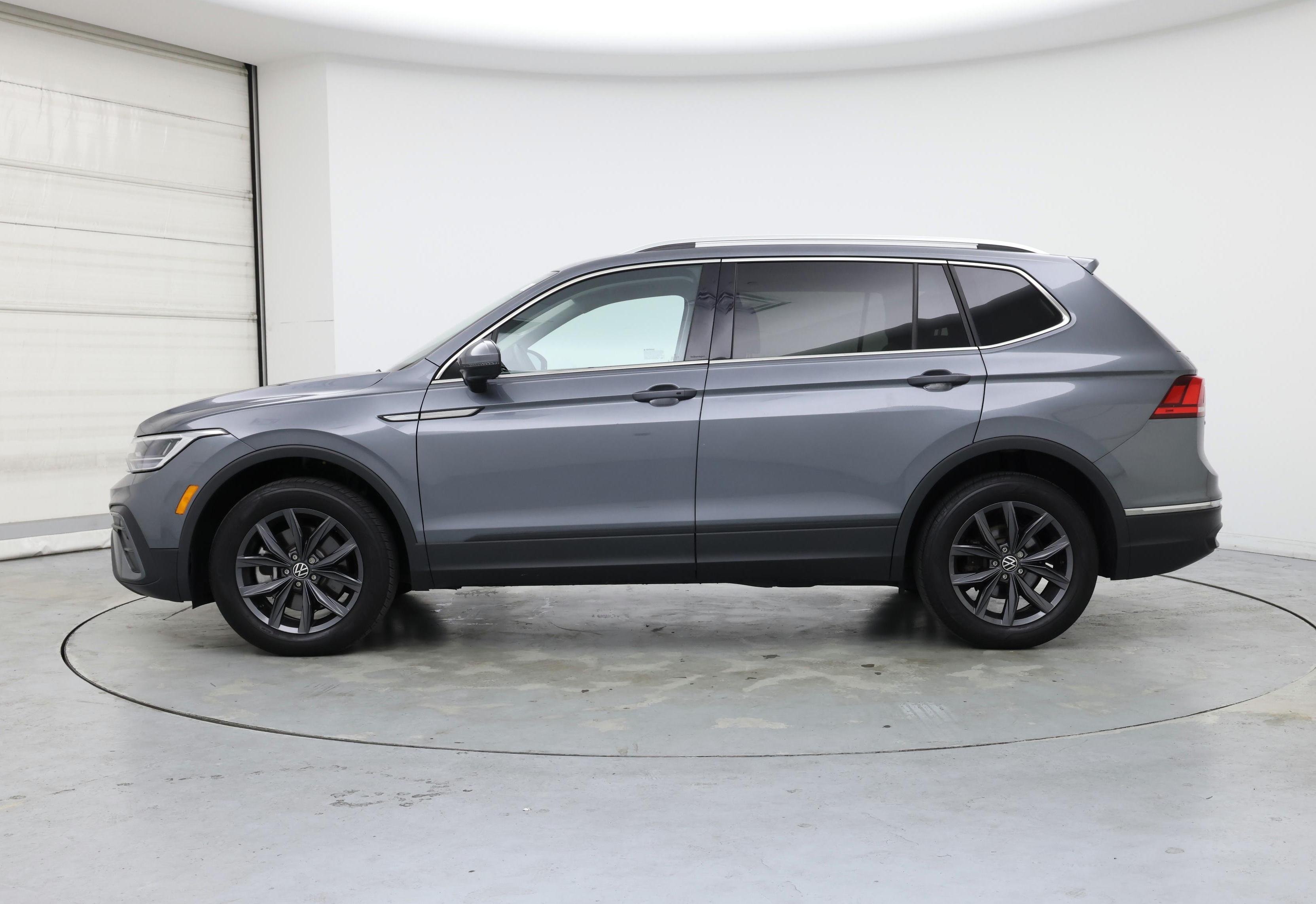 Thumbnail: 2023 Volkswagen Tiguan - 3