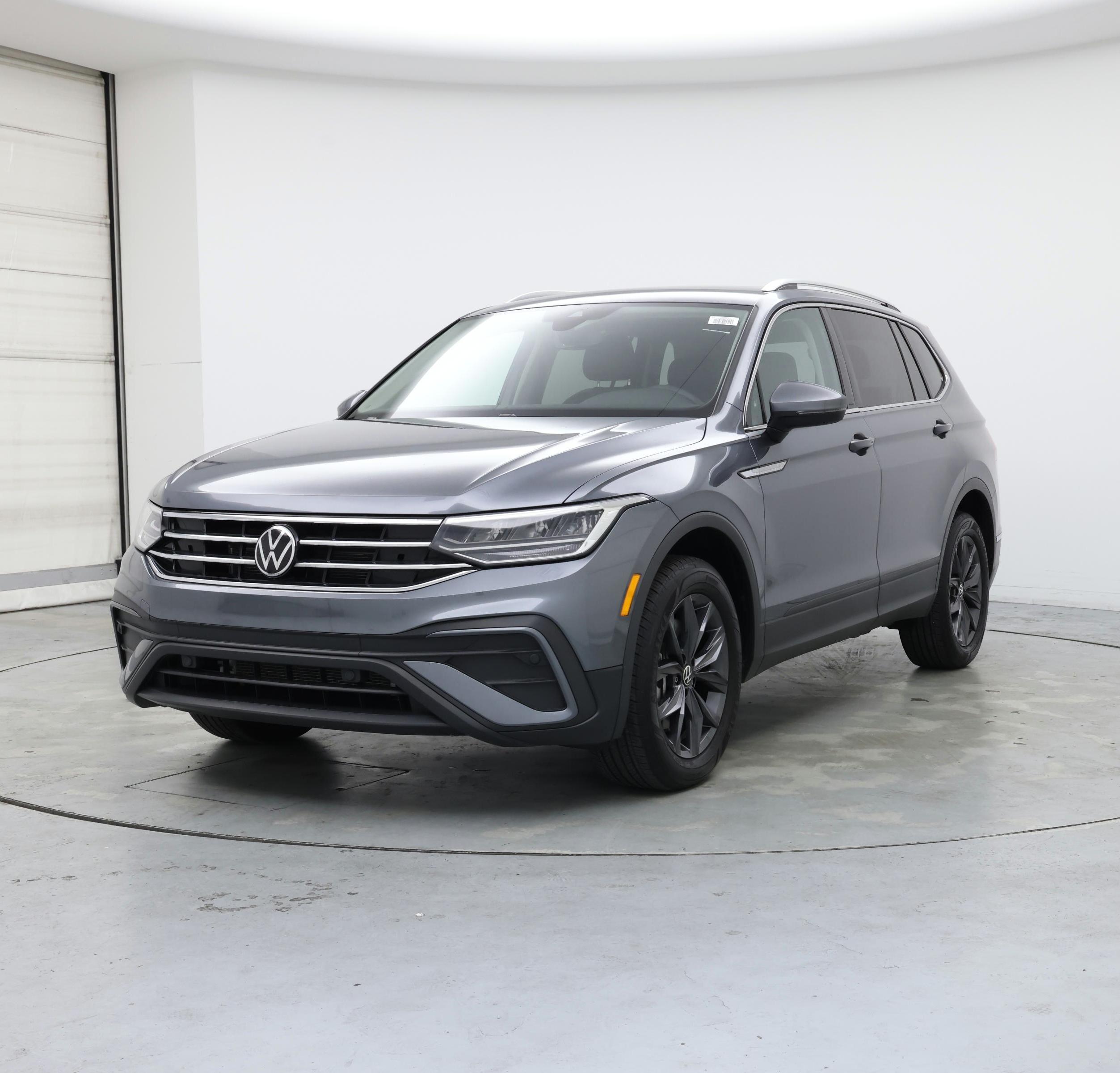 Thumbnail: 2023 Volkswagen Tiguan - 4