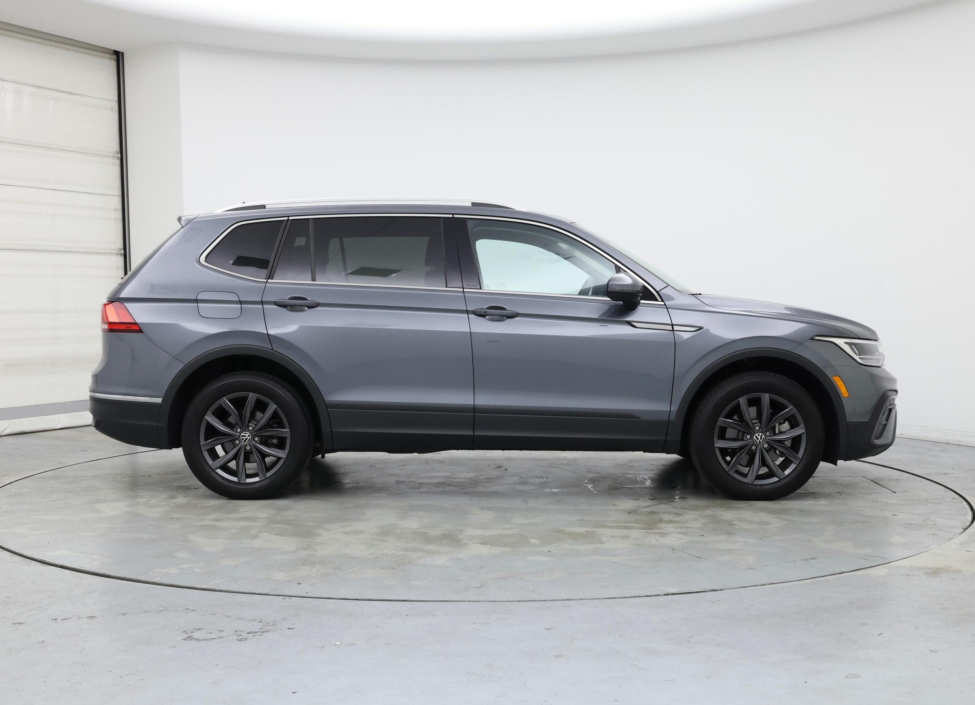 Thumbnail: 2023 Volkswagen Tiguan - 7