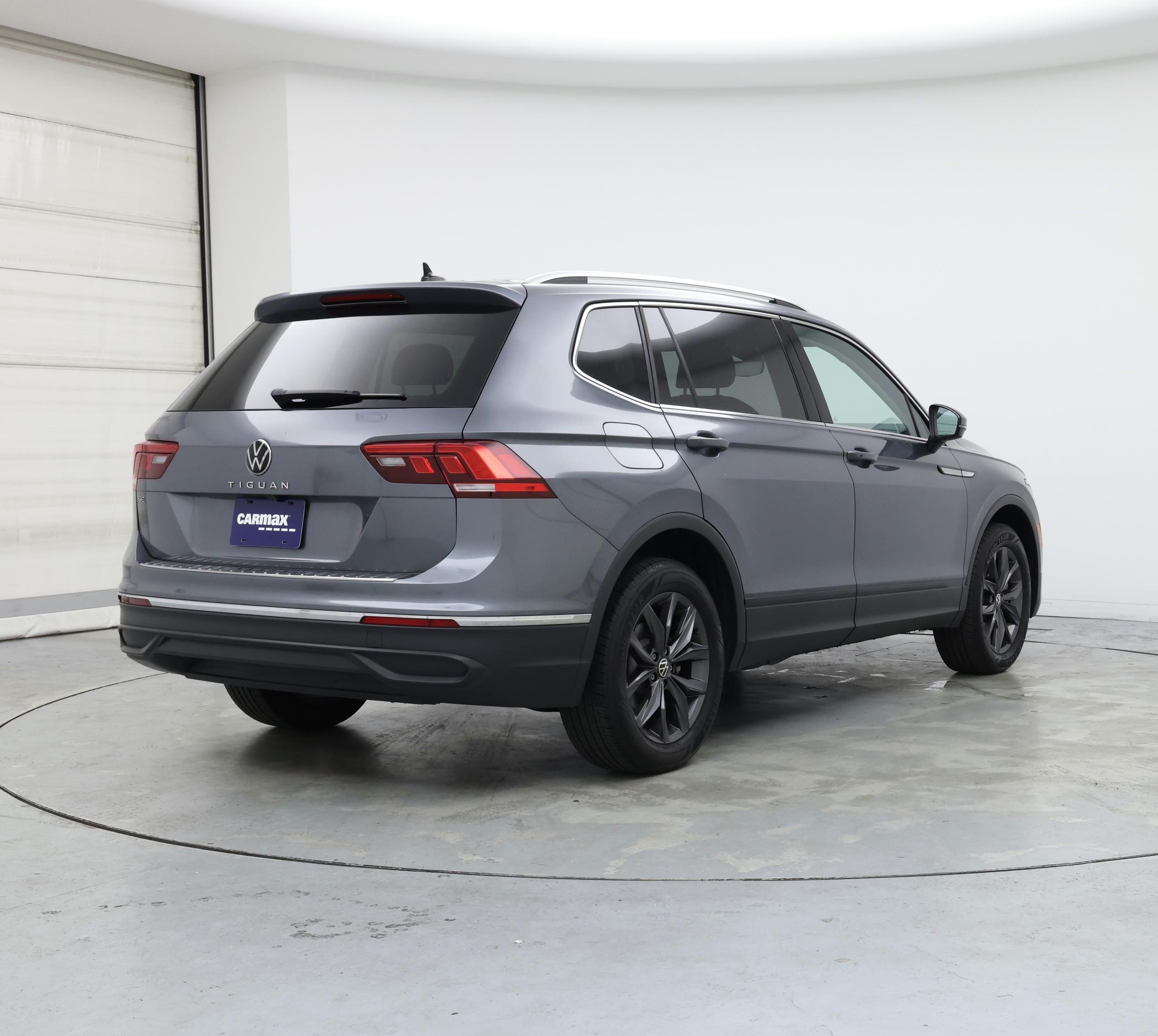 Thumbnail: 2023 Volkswagen Tiguan - 8