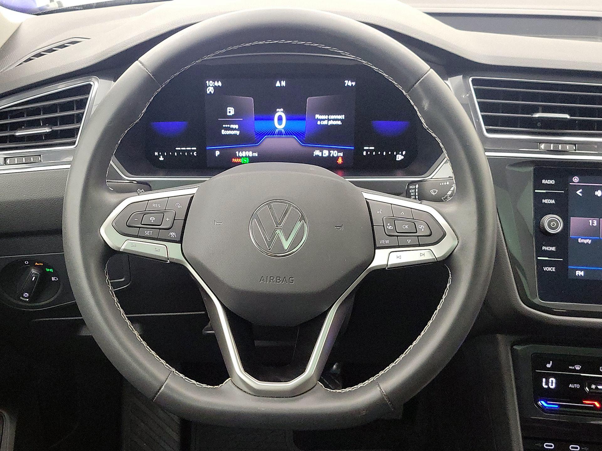 Thumbnail: 2022 Volkswagen Tiguan - 10