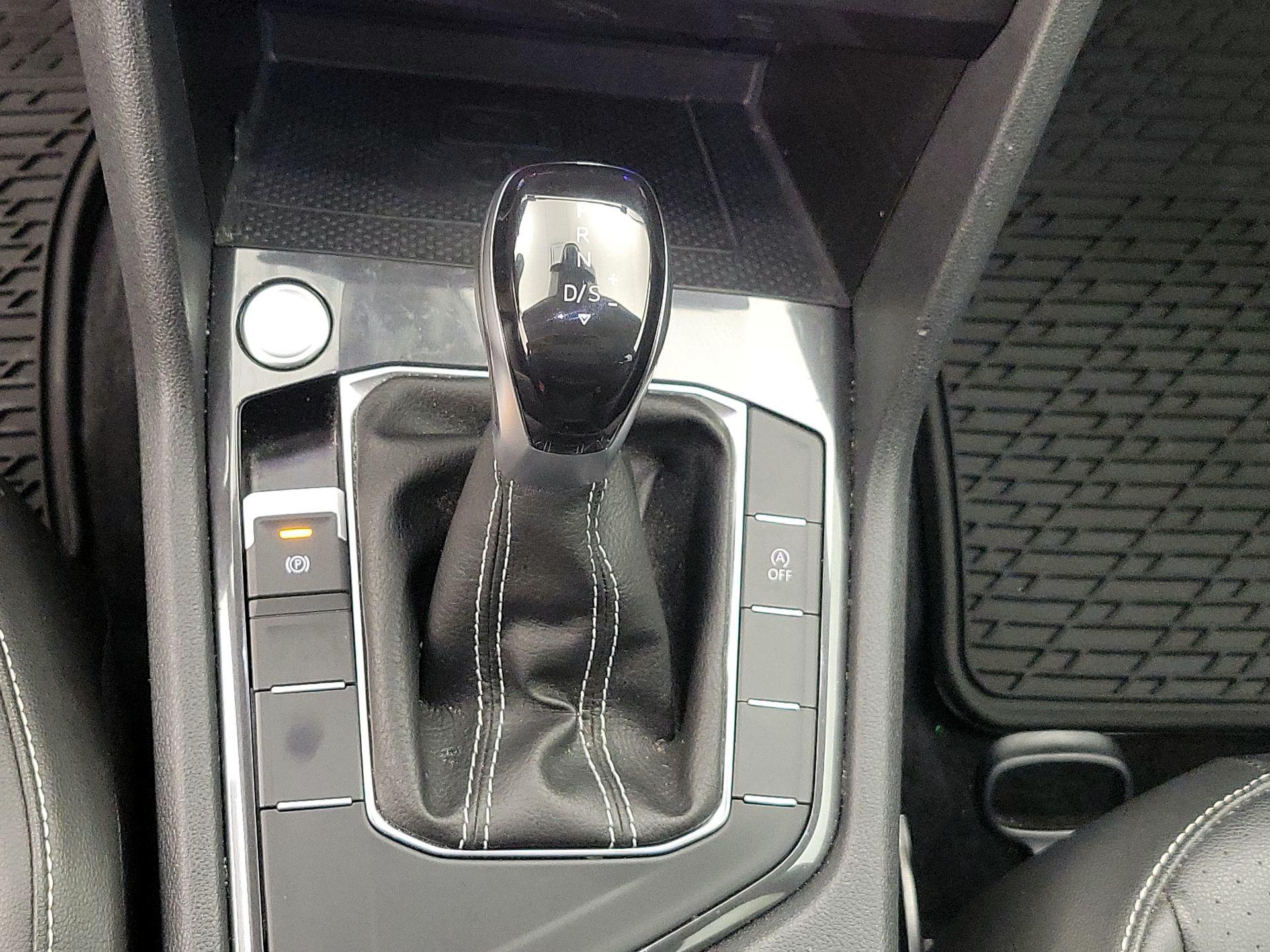 Thumbnail: 2022 Volkswagen Tiguan - 17