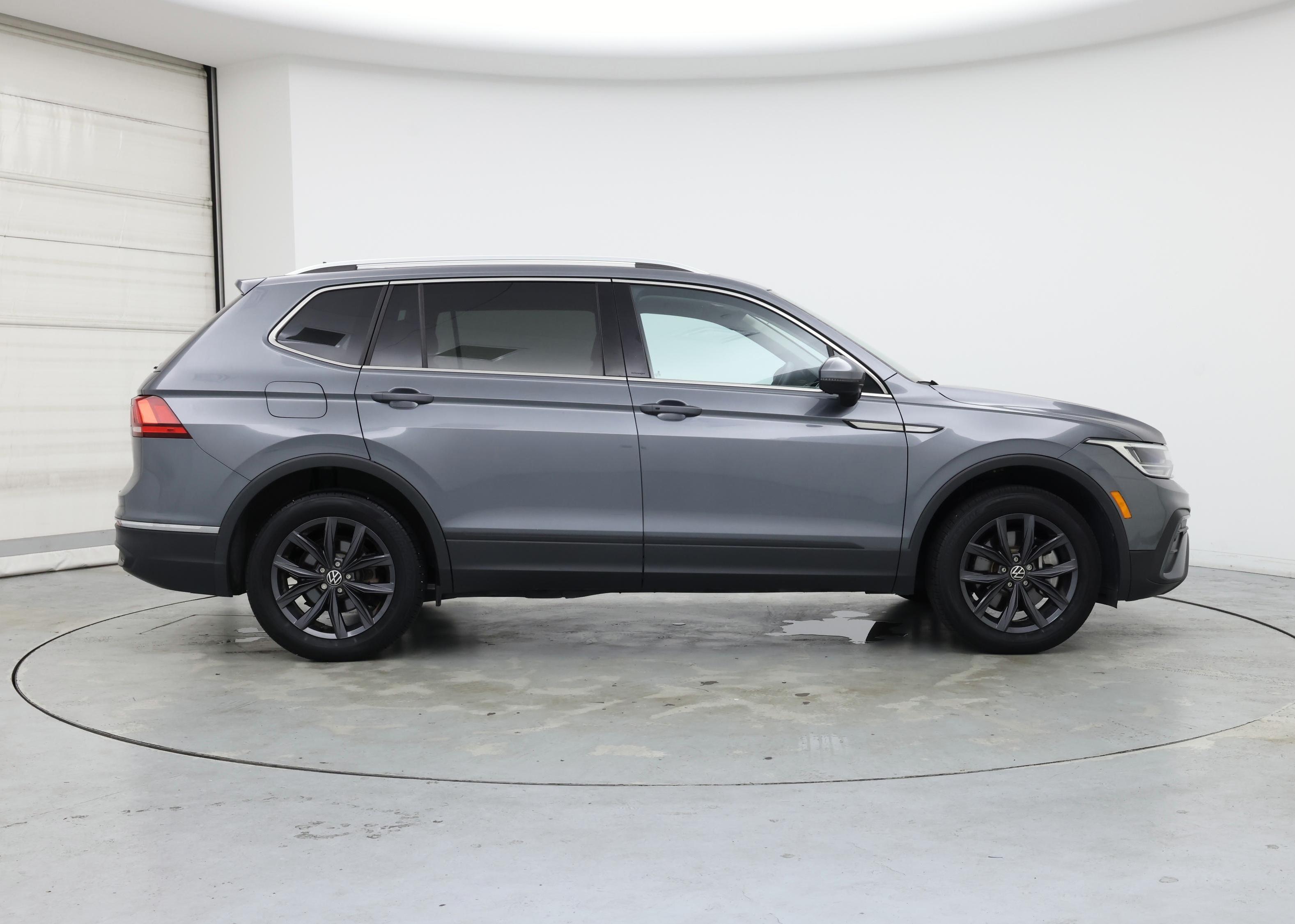 Thumbnail: 2022 Volkswagen Tiguan - 7