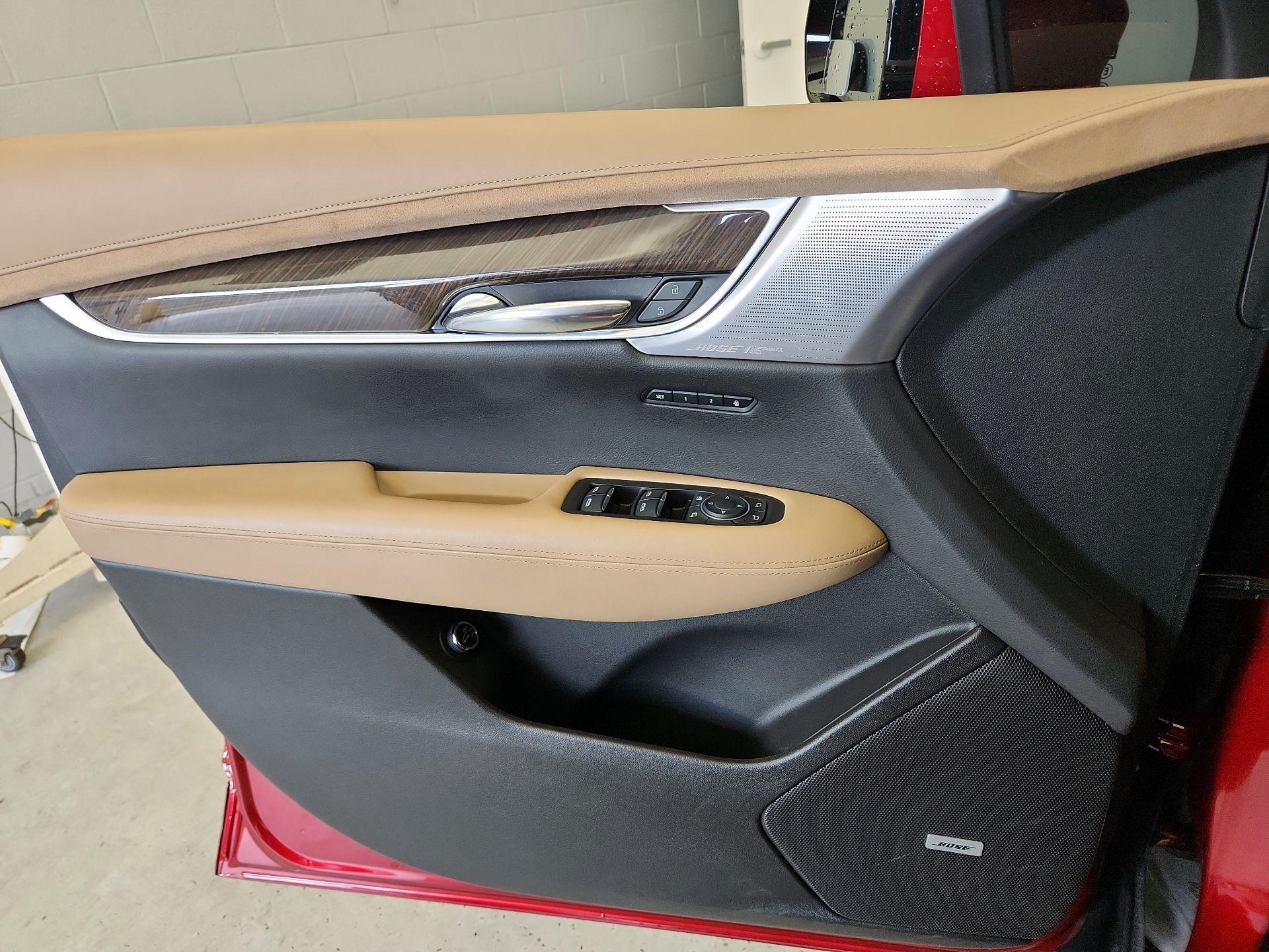 Thumbnail: 2023 Cadillac XT6 - 12