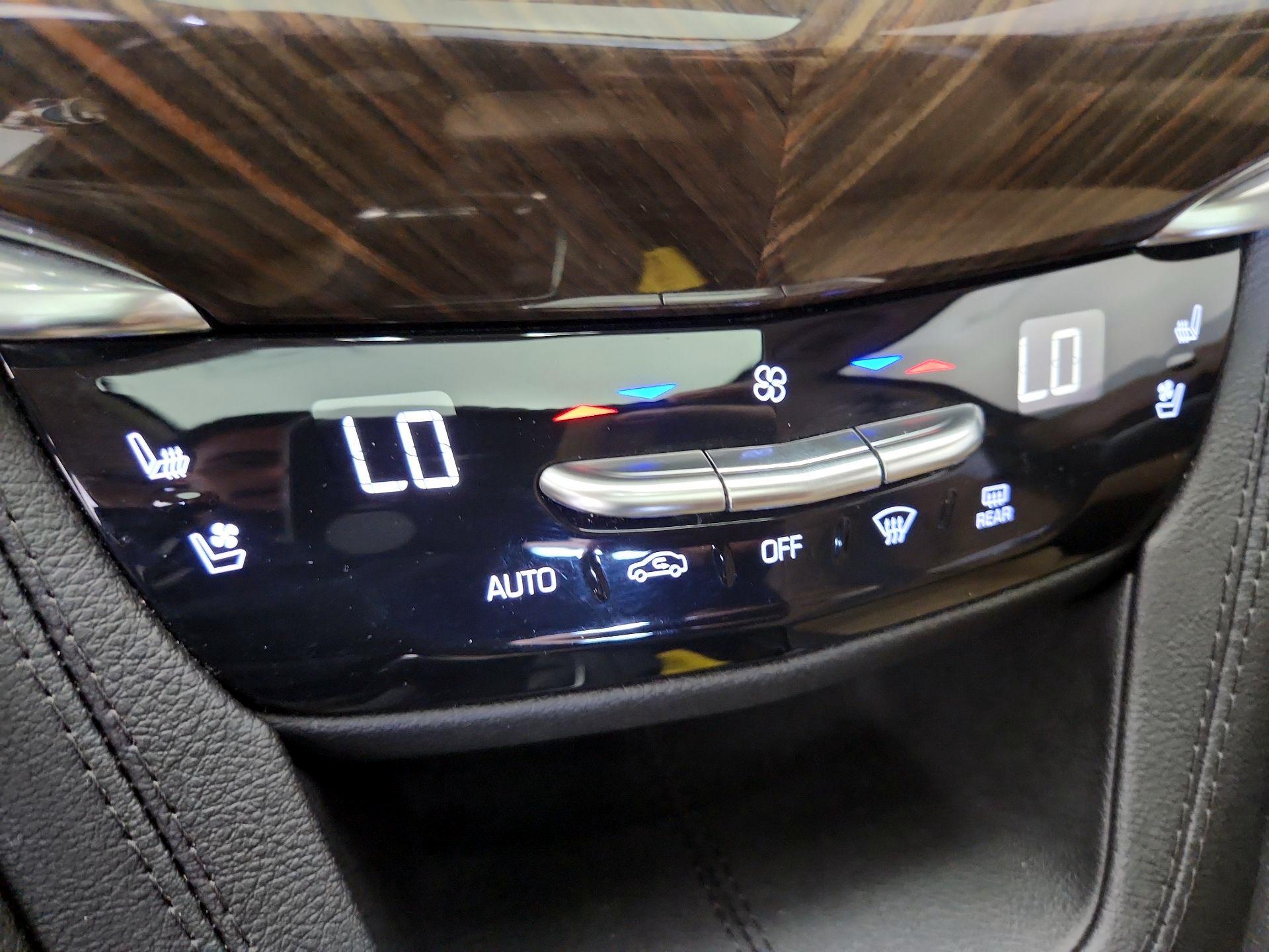 Thumbnail: 2023 Cadillac XT6 - 17
