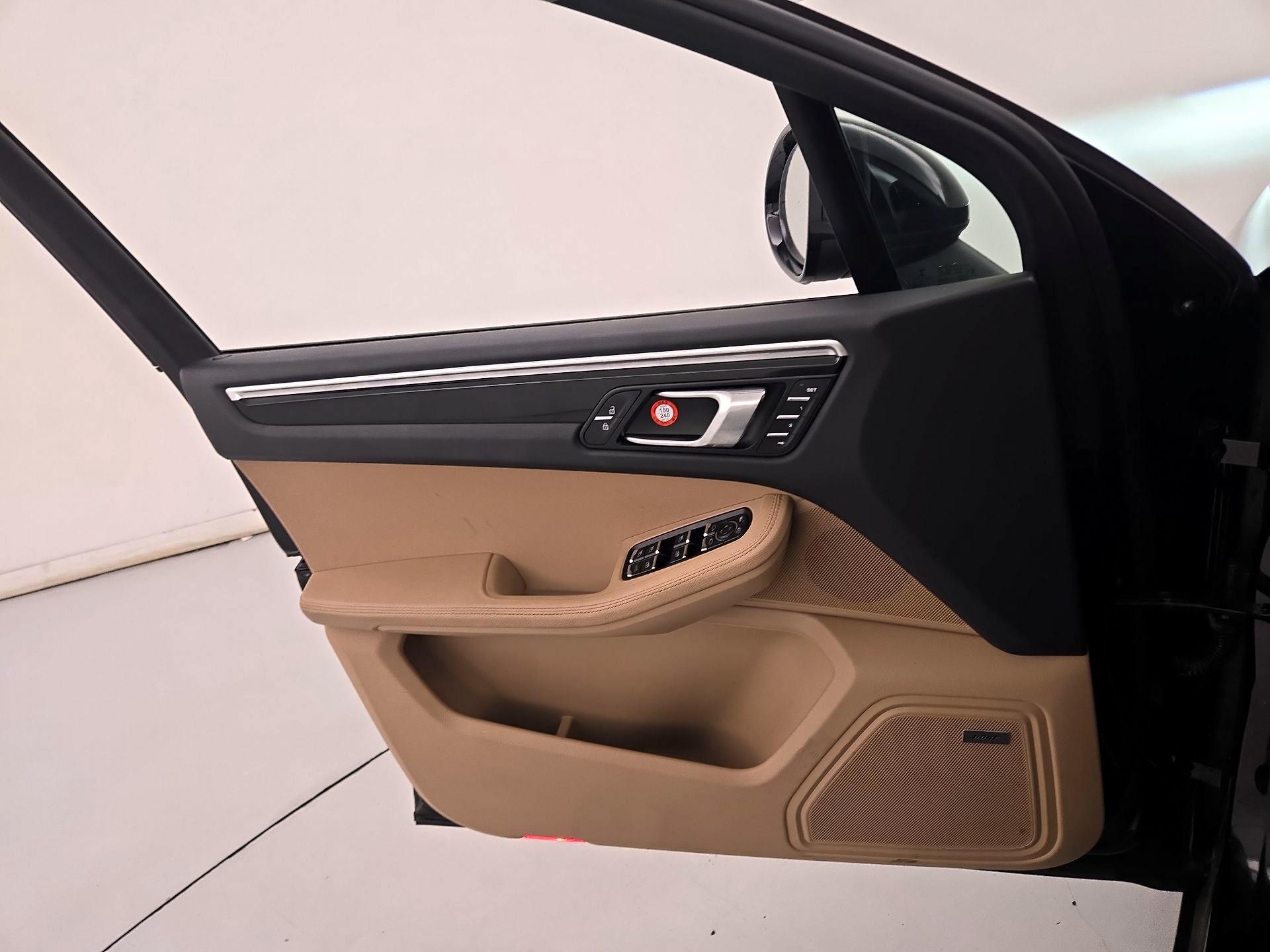 Thumbnail: 2021 Porsche Macan - 12