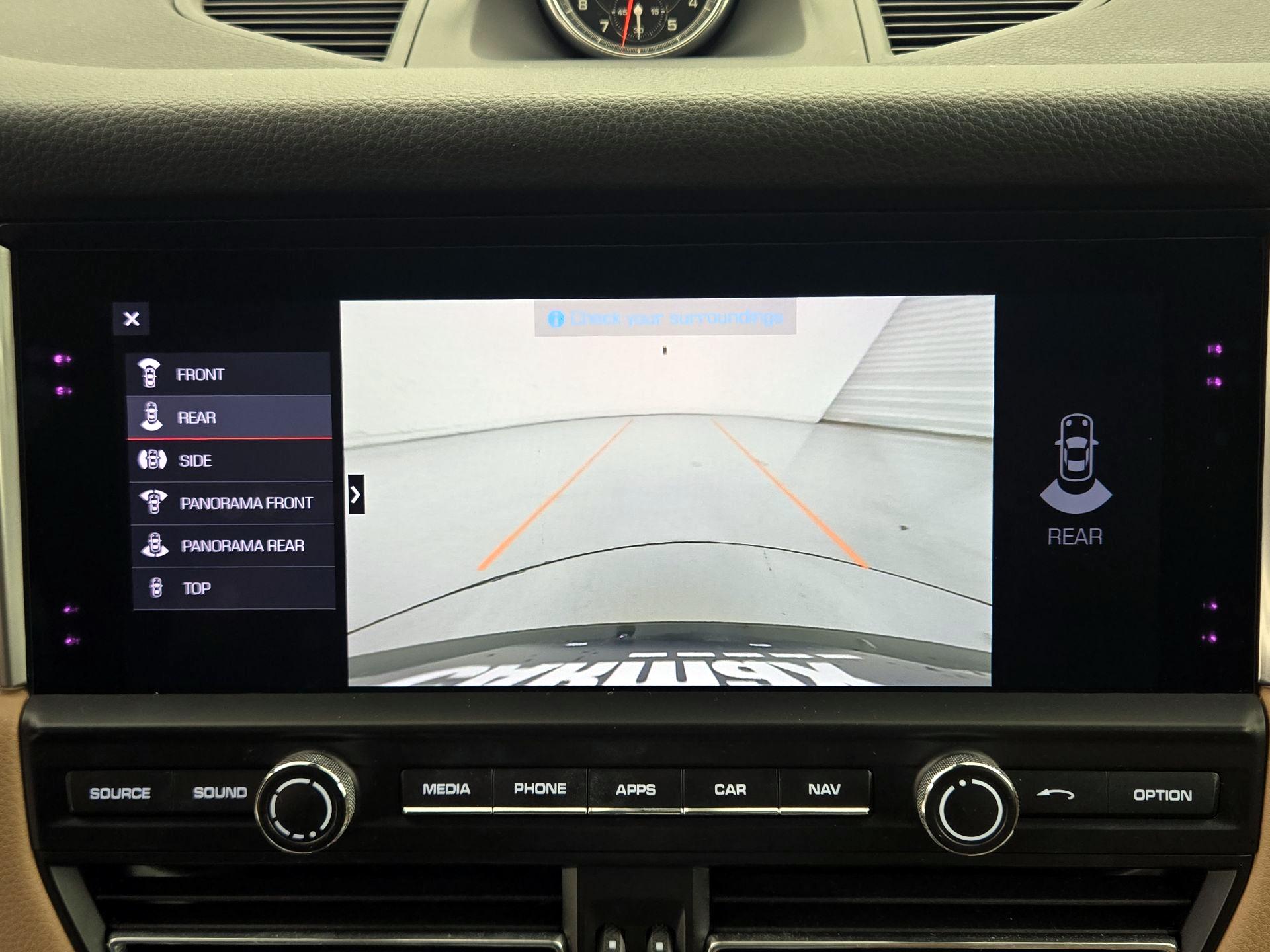 Thumbnail: 2021 Porsche Macan - 15