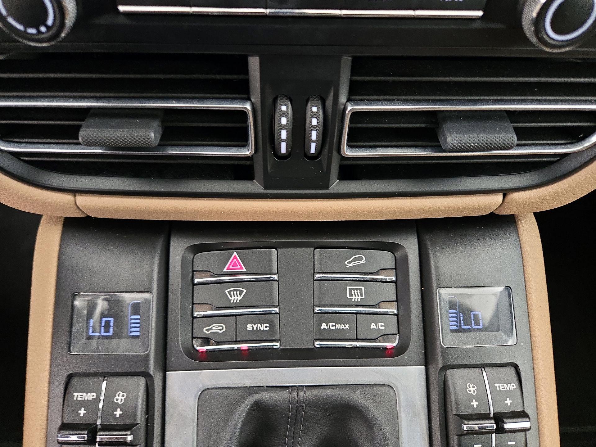 Thumbnail: 2021 Porsche Macan - 17