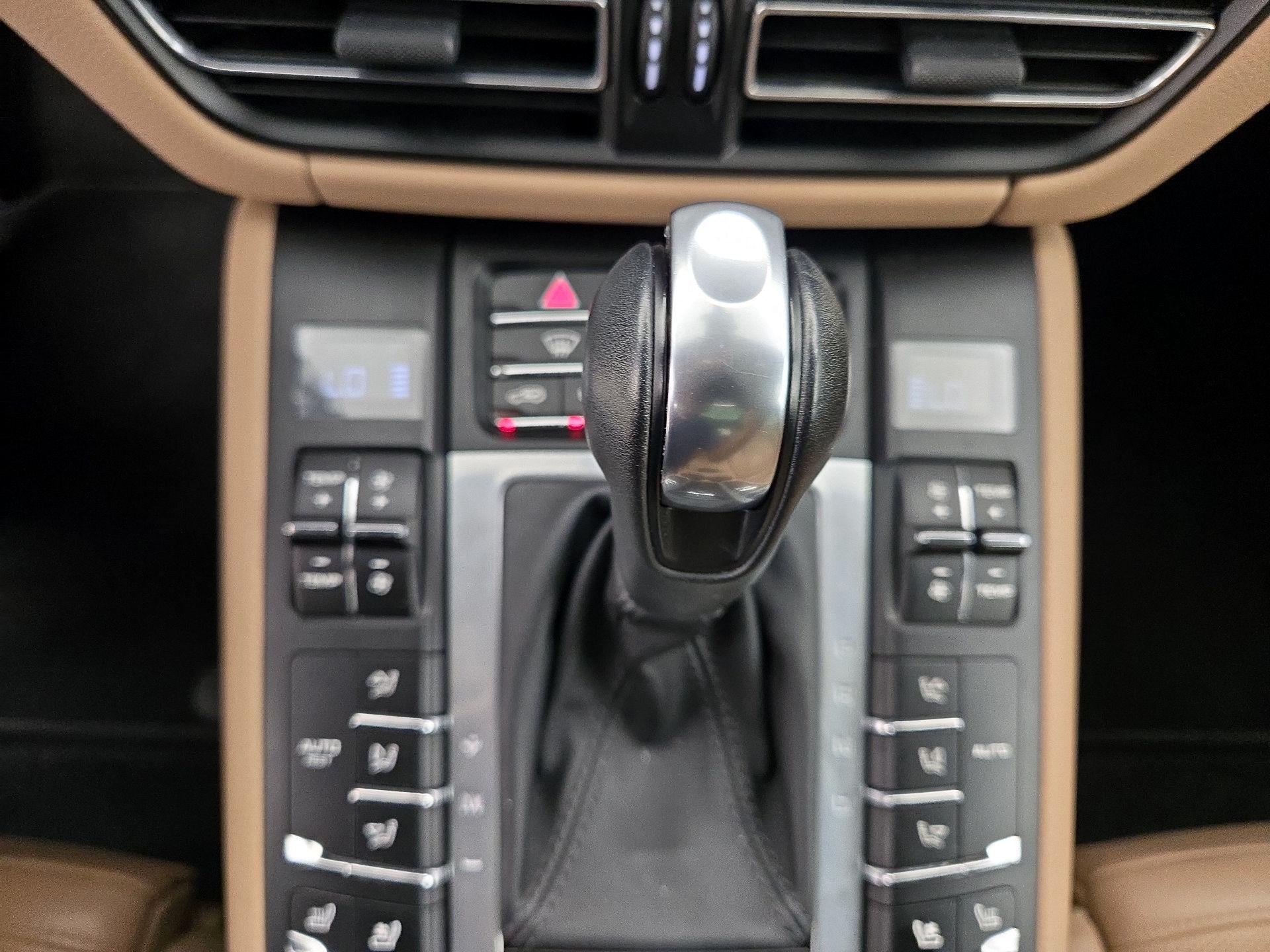 Thumbnail: 2021 Porsche Macan - 18