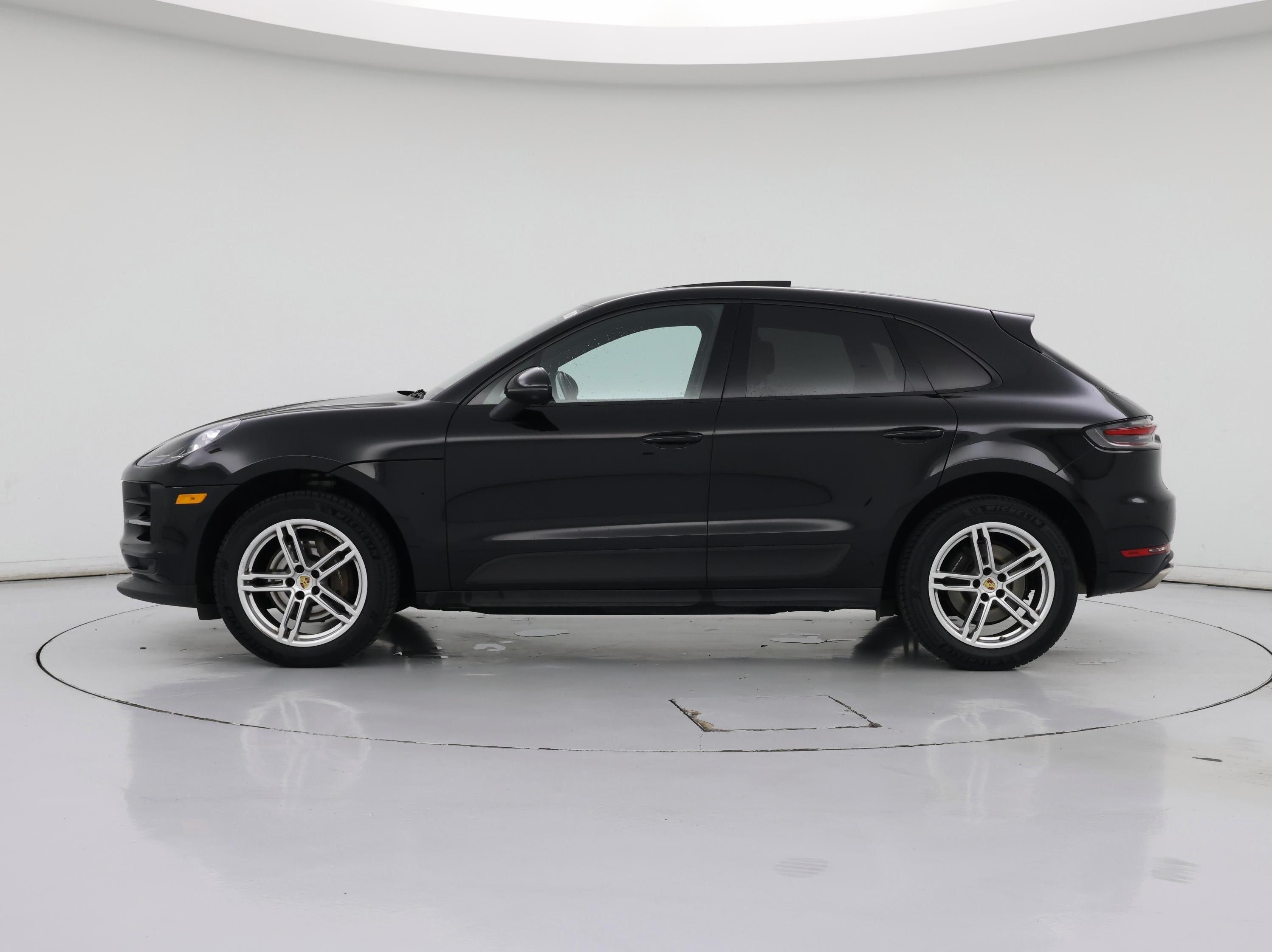 Thumbnail: 2021 Porsche Macan - 3