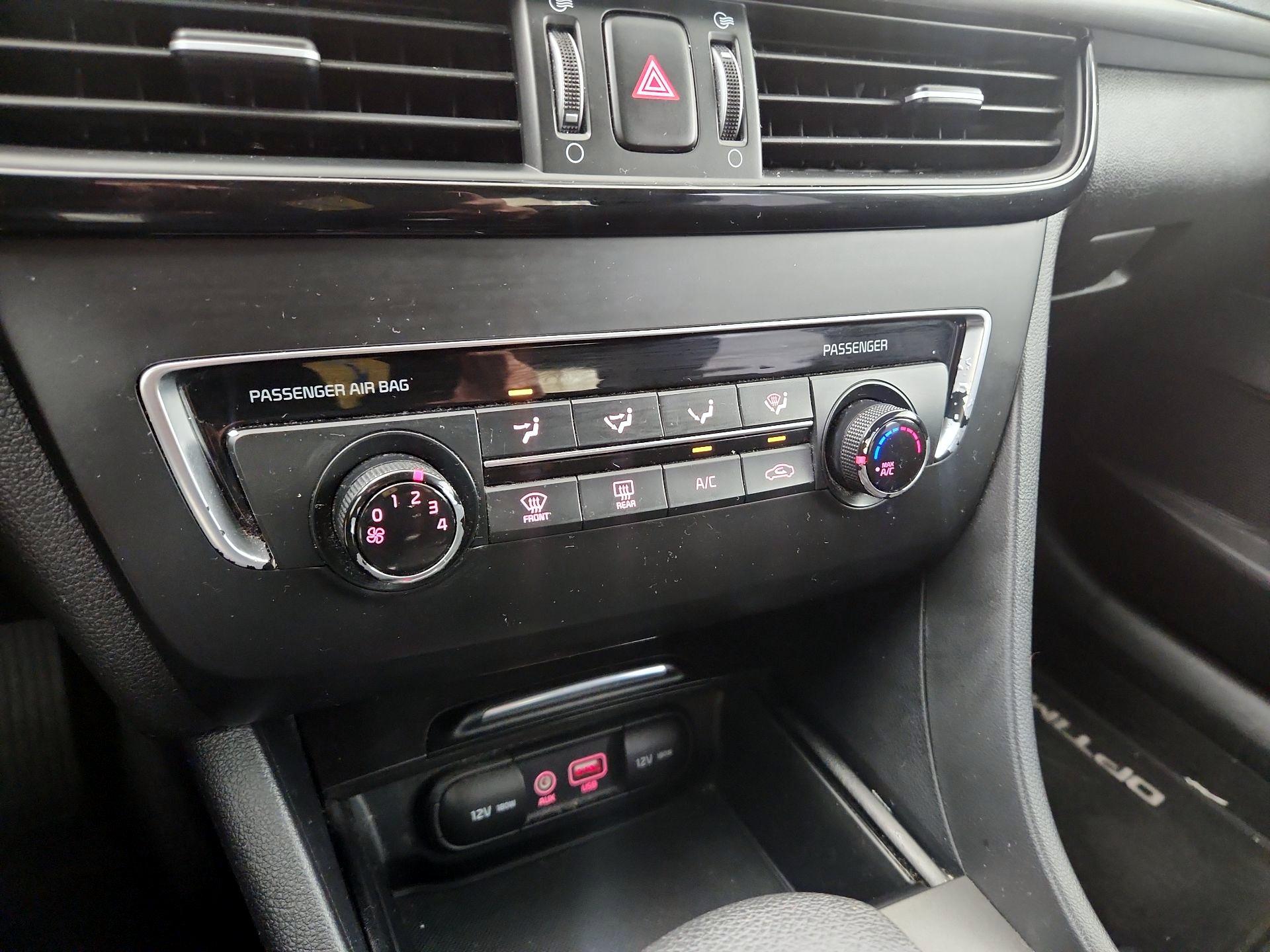 Thumbnail: 2016 Kia Optima - 16