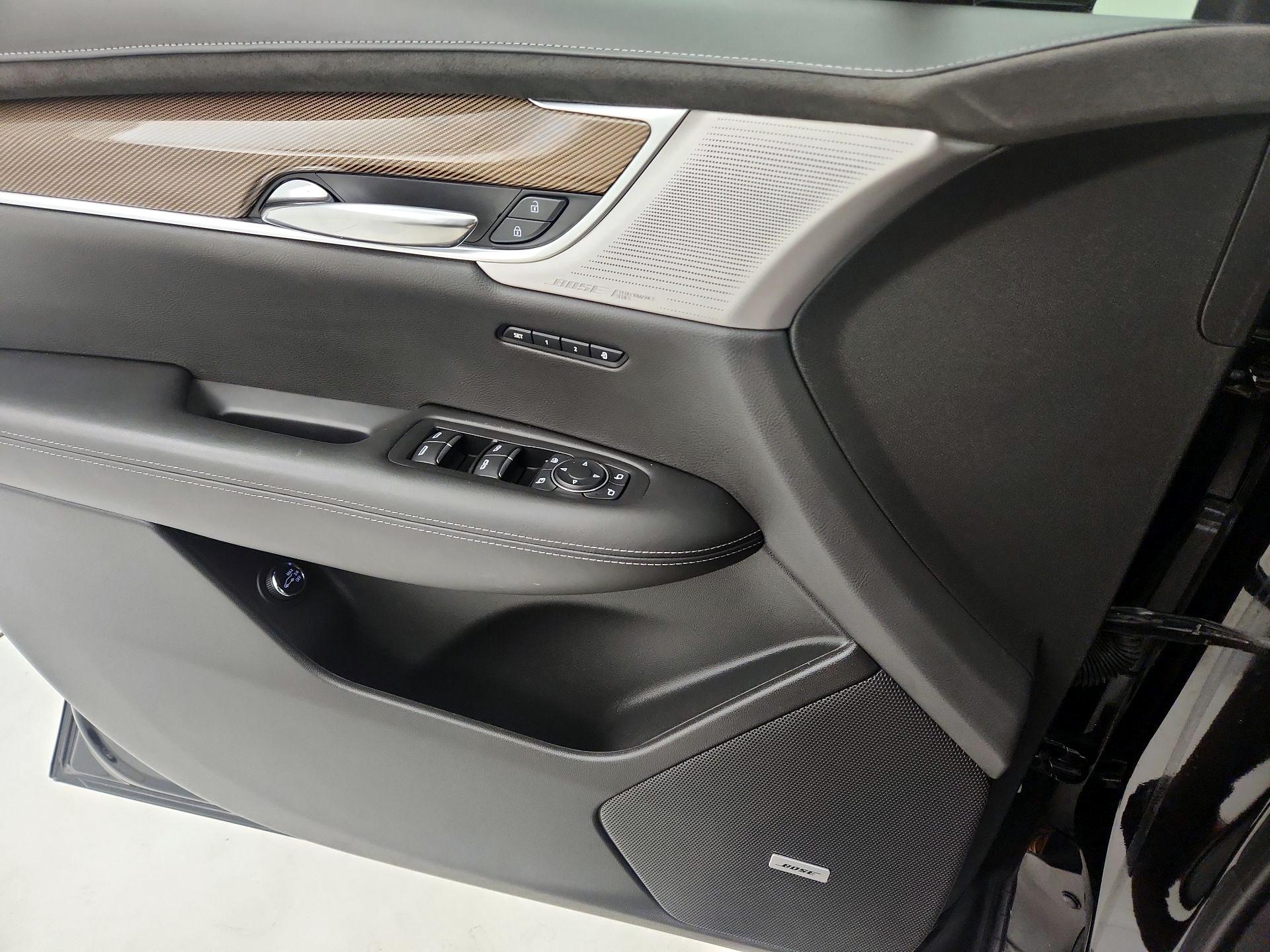 Thumbnail: 2020 Cadillac XT6 - 10