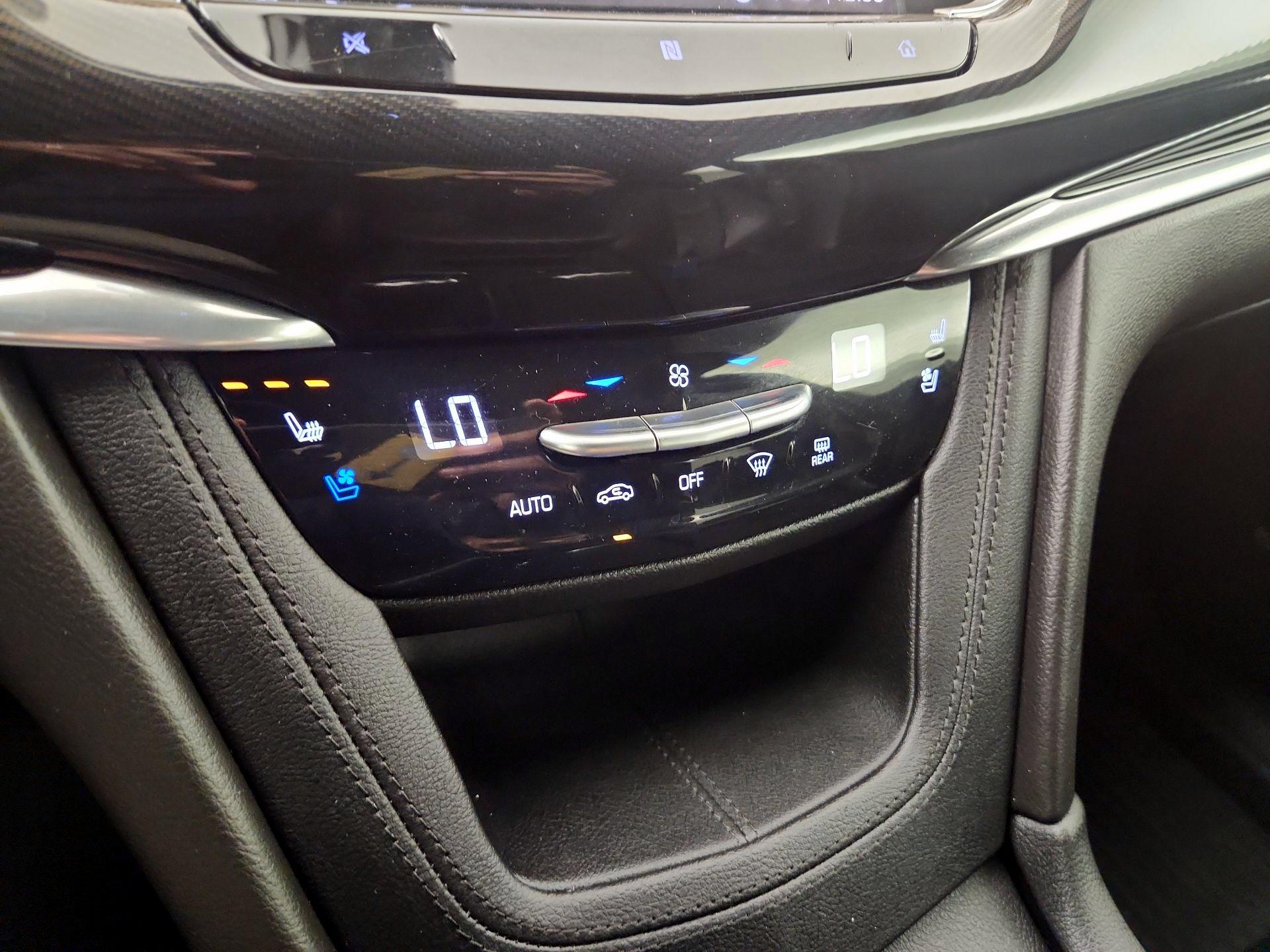 Thumbnail: 2020 Cadillac XT6 - 15