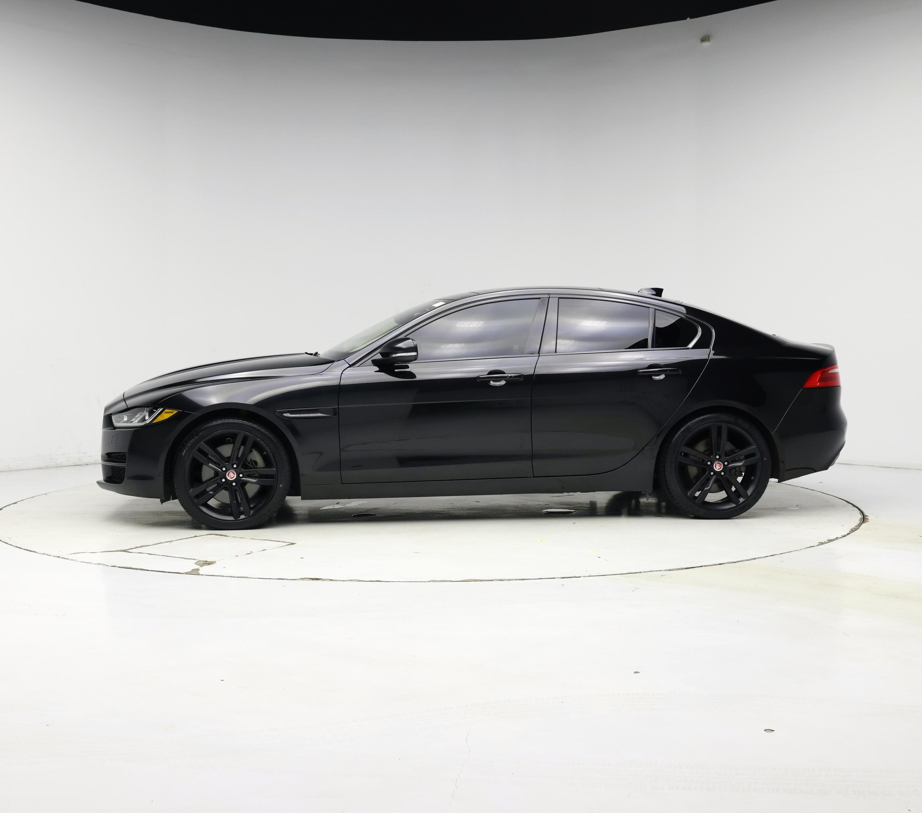 Thumbnail: 2017 Jaguar XE - 3