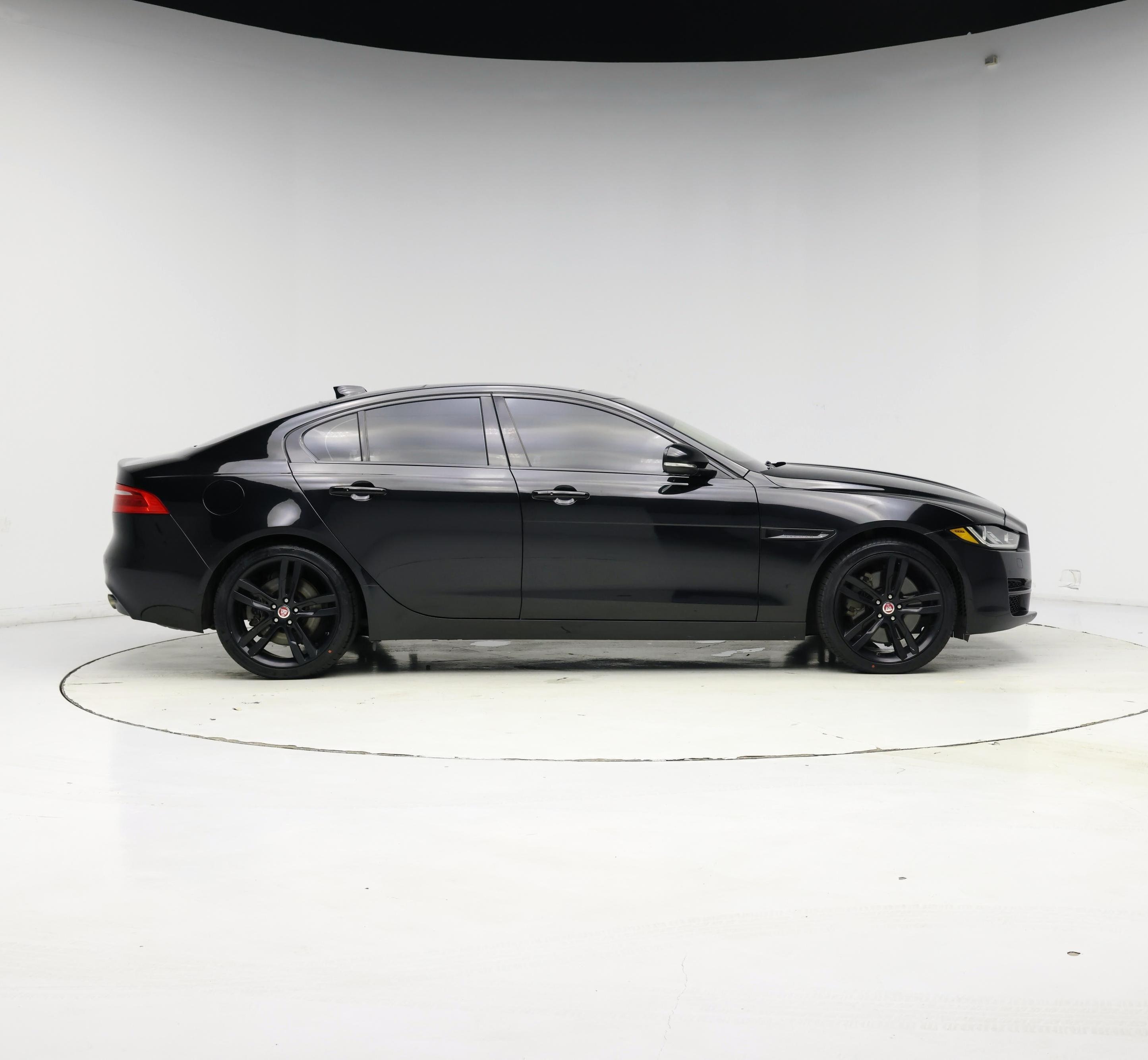 Thumbnail: 2017 Jaguar XE - 7