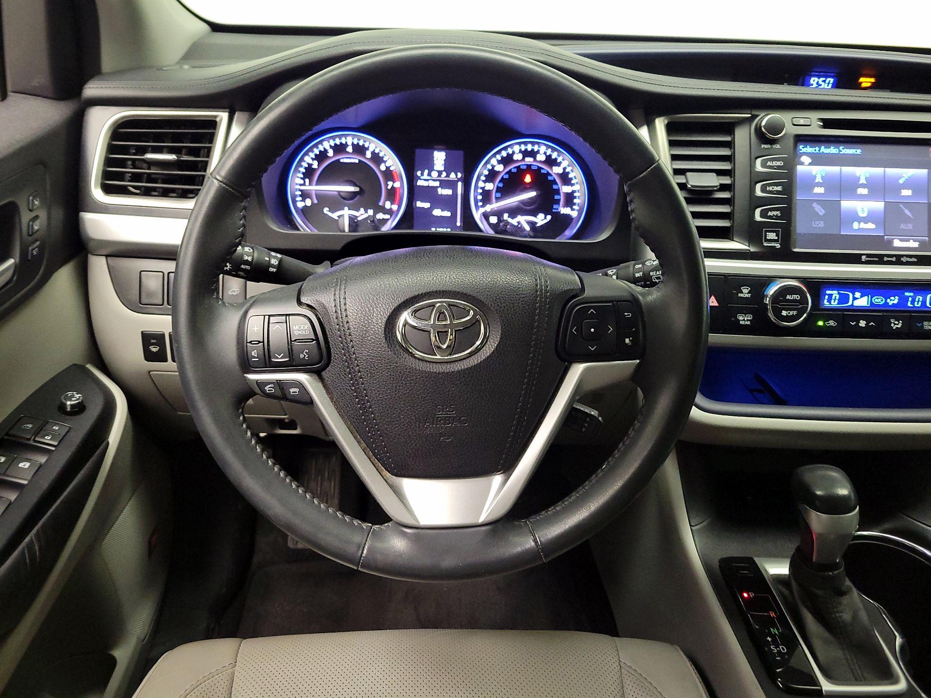 Thumbnail: 2016 Toyota Highlander - 10
