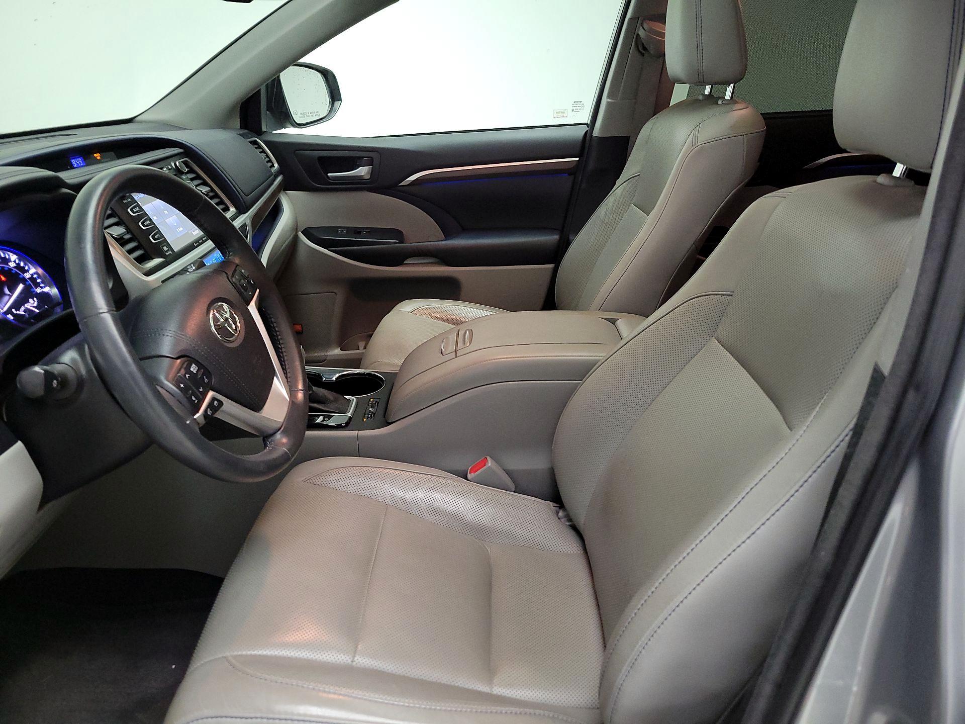 Thumbnail: 2016 Toyota Highlander - 11