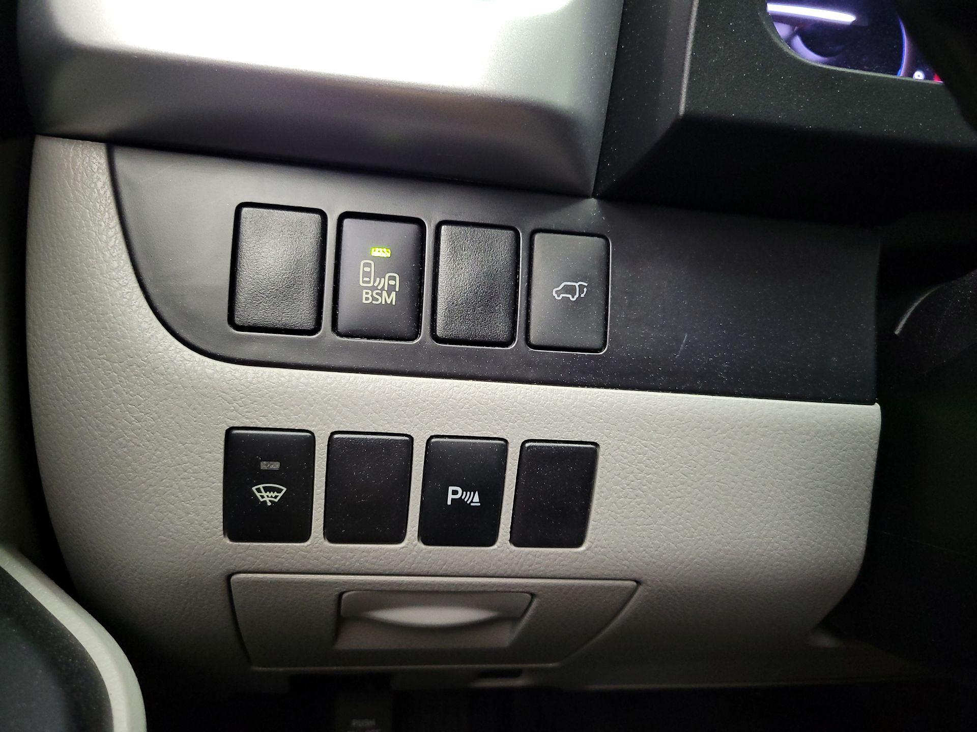 Thumbnail: 2016 Toyota Highlander - 13
