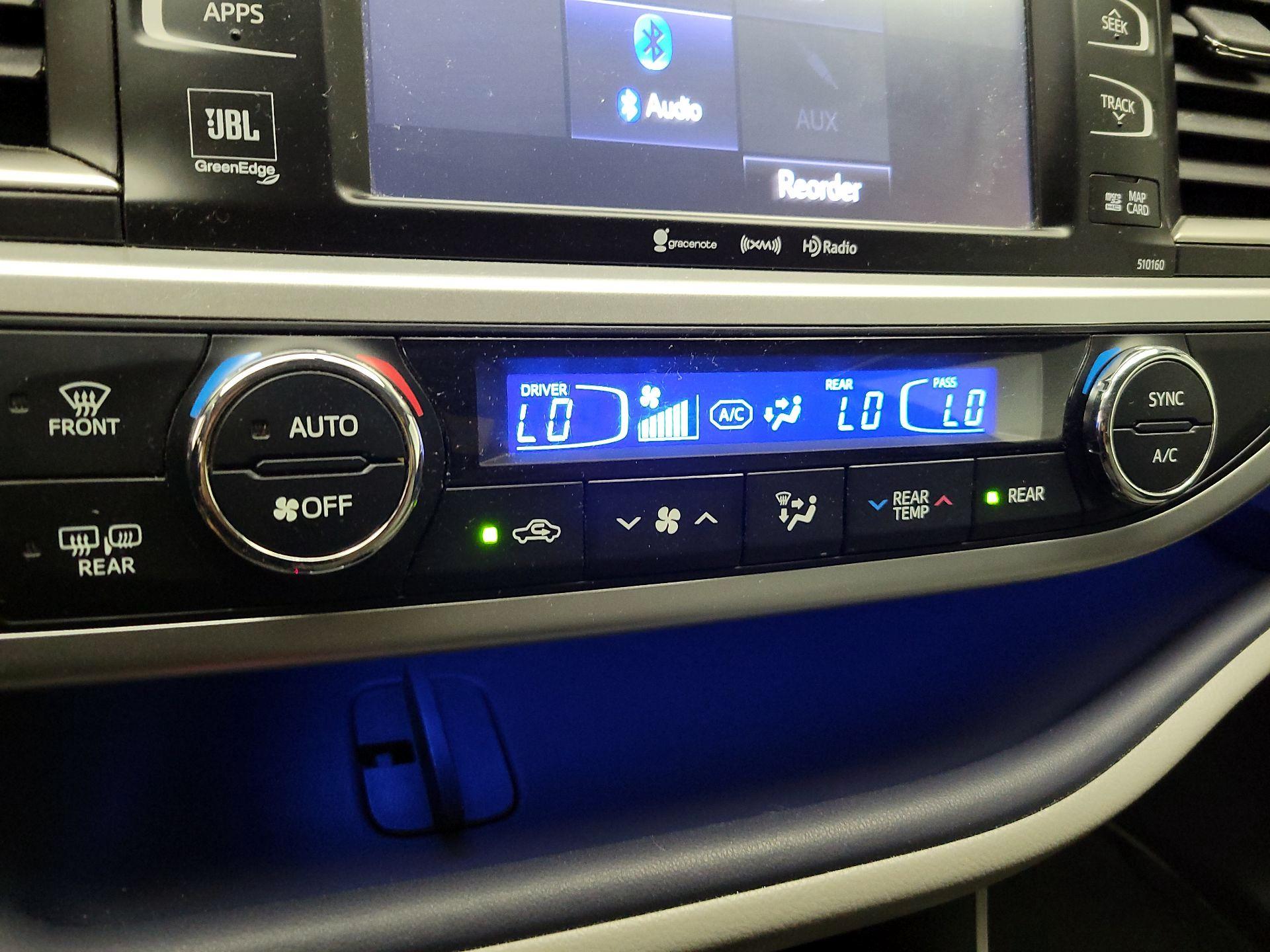 Thumbnail: 2016 Toyota Highlander - 16