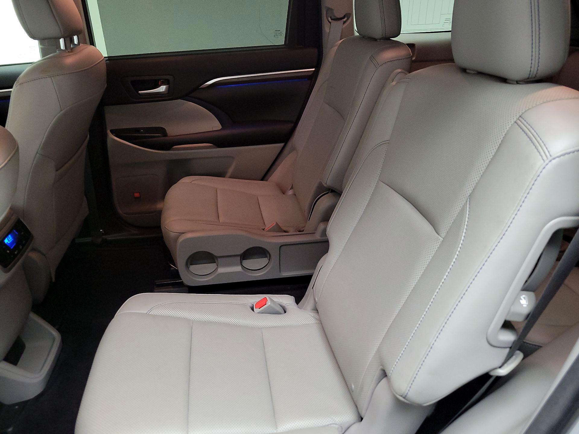 Thumbnail: 2016 Toyota Highlander - 20