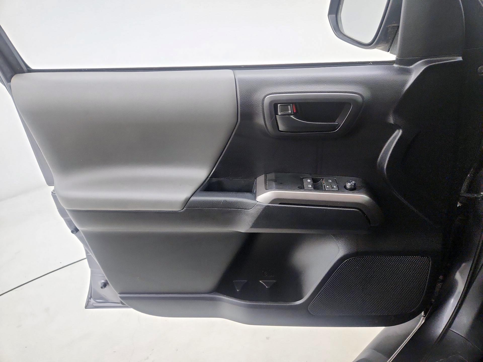 Thumbnail: 2019 Toyota Tacoma - 12