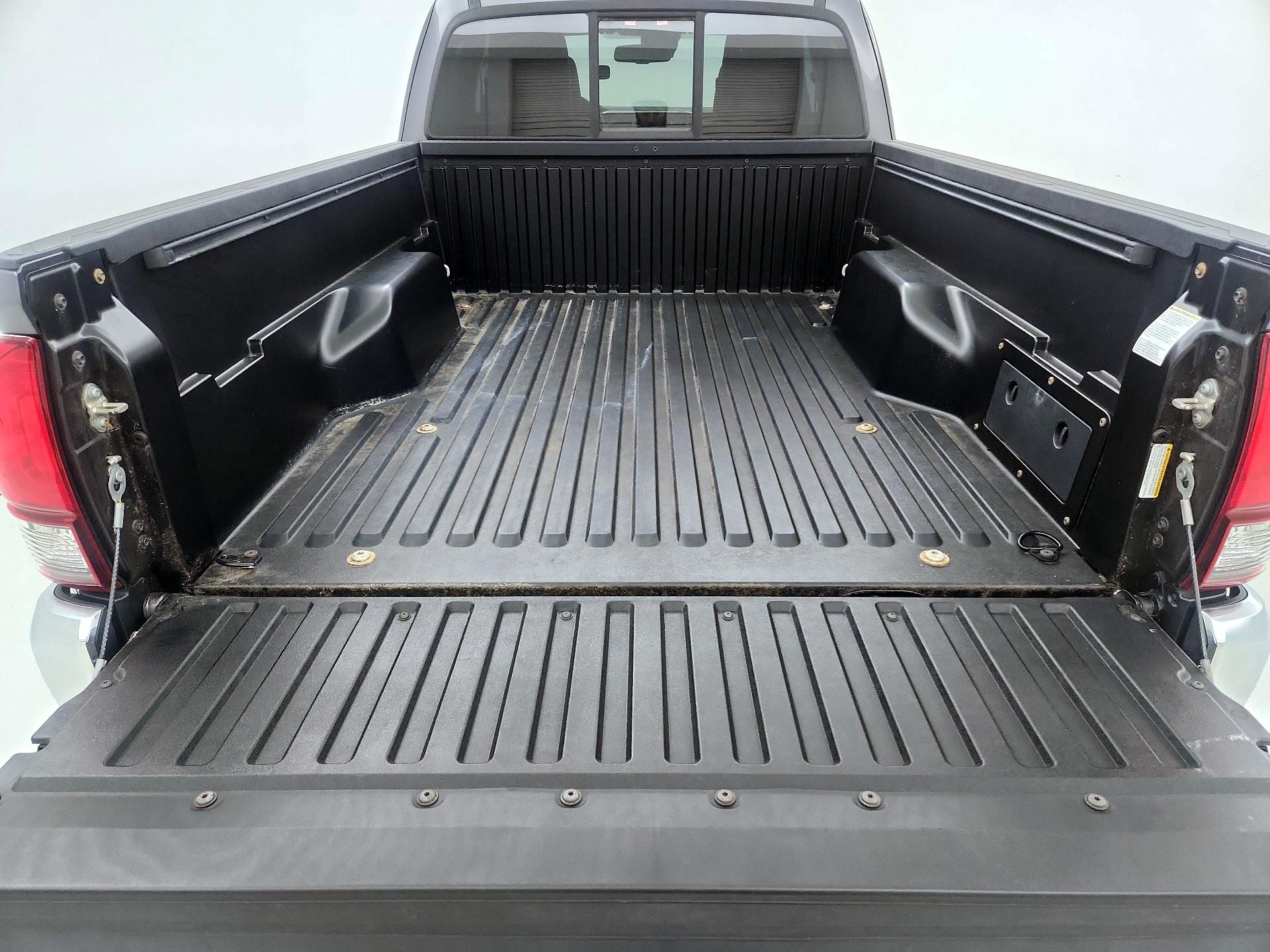 Thumbnail: 2019 Toyota Tacoma - 18