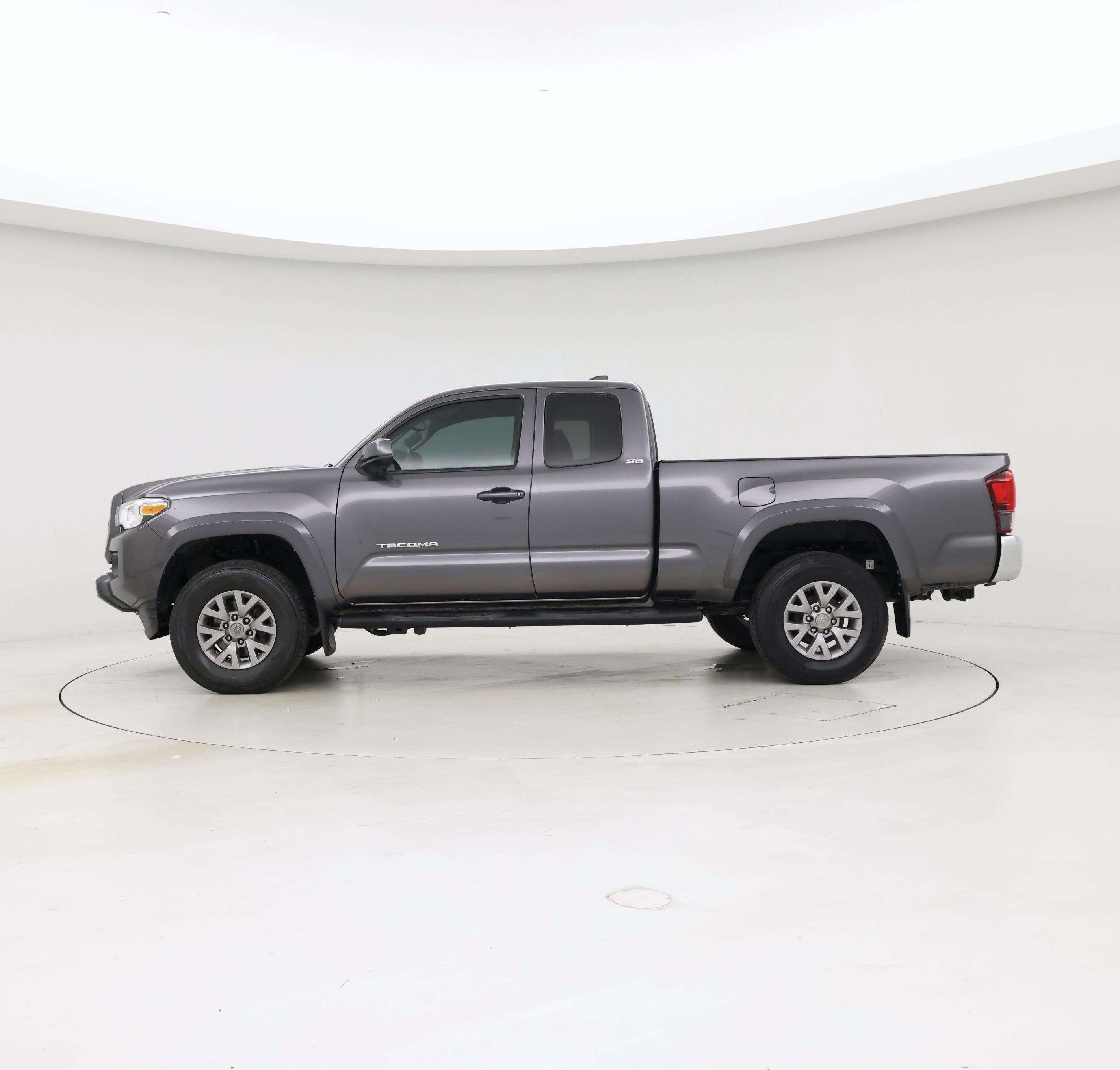 Thumbnail: 2019 Toyota Tacoma - 3