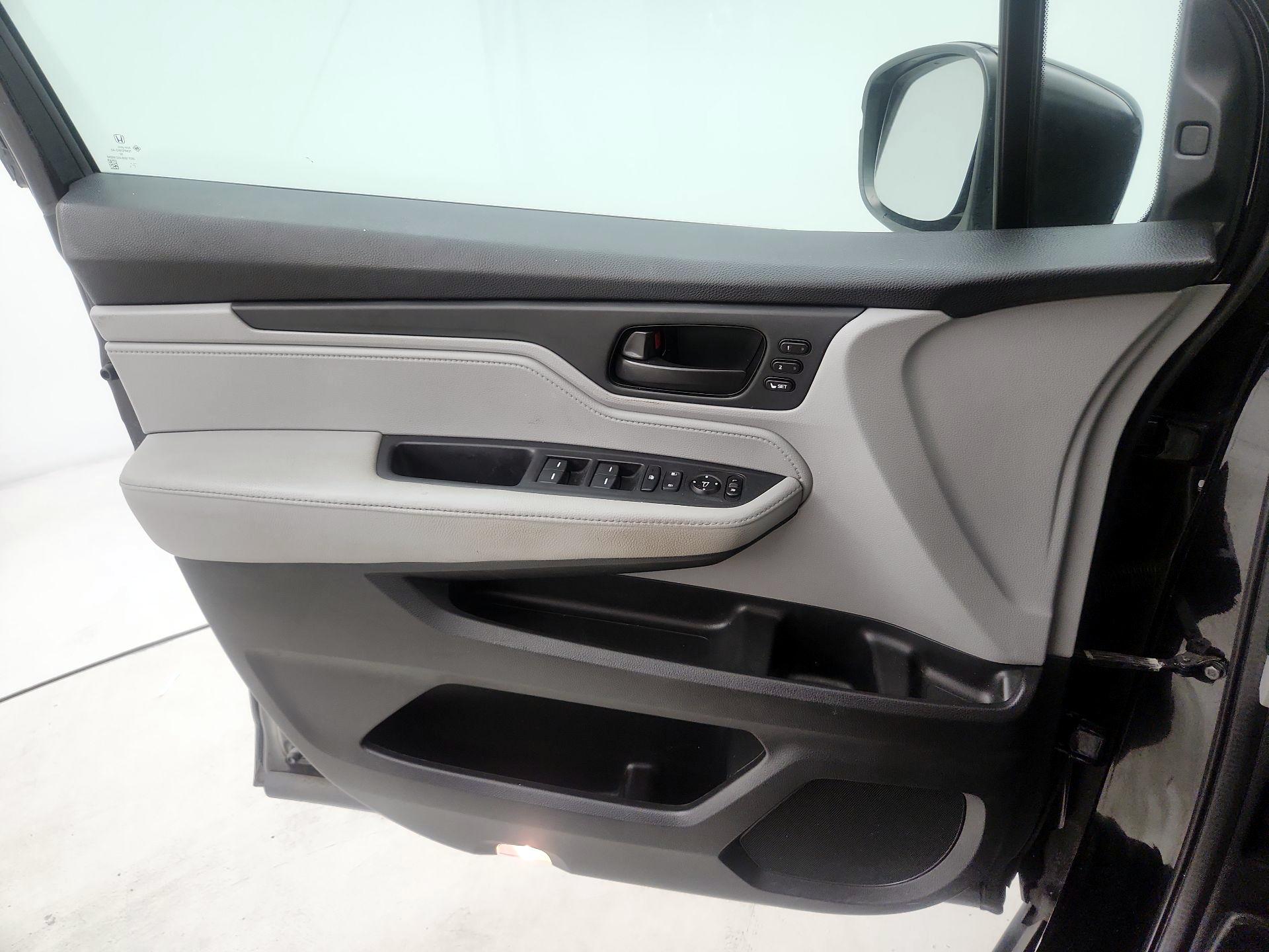 Thumbnail: 2019 Honda Odyssey - 12