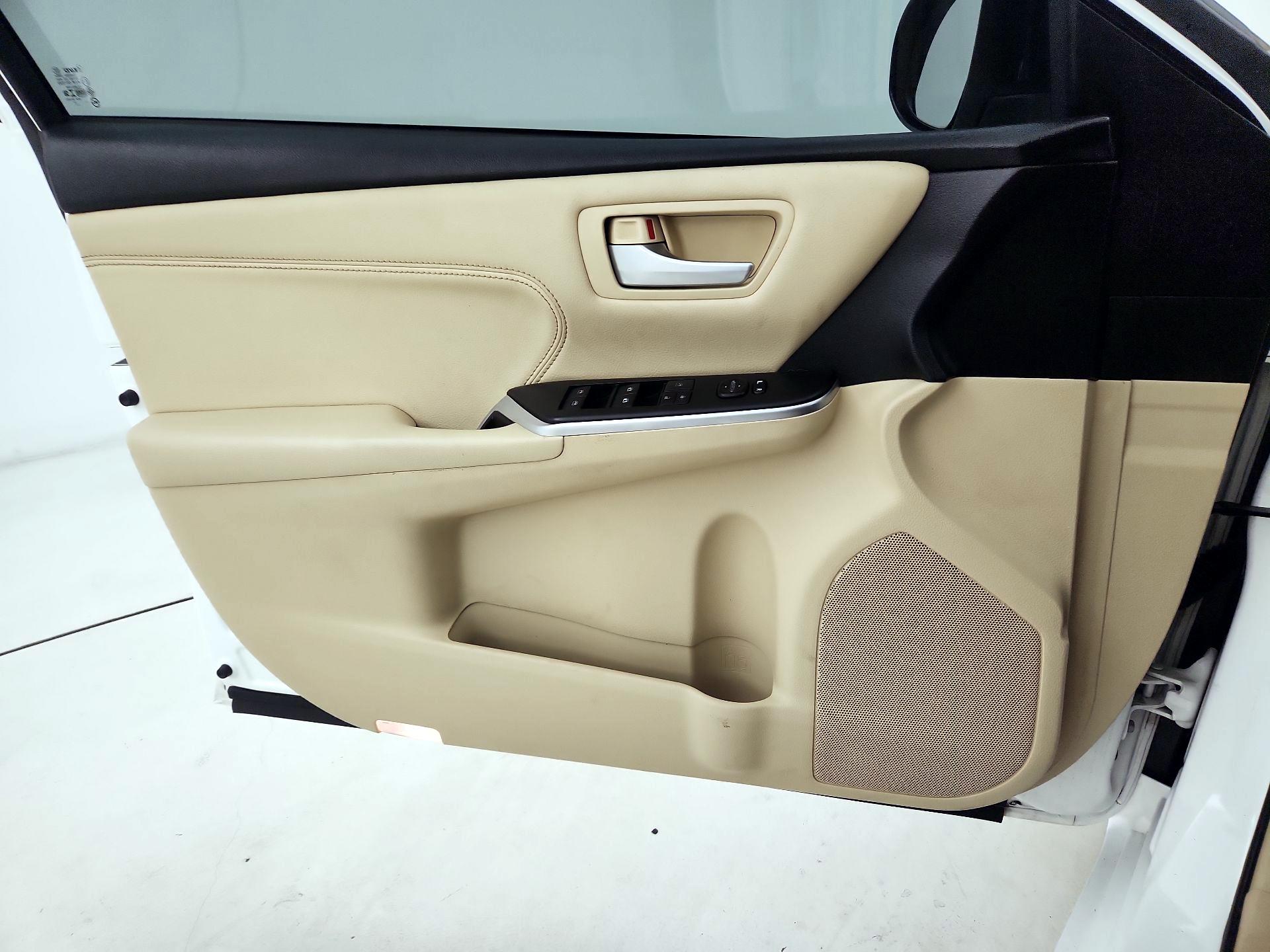 Thumbnail: 2017 Toyota Camry - 12