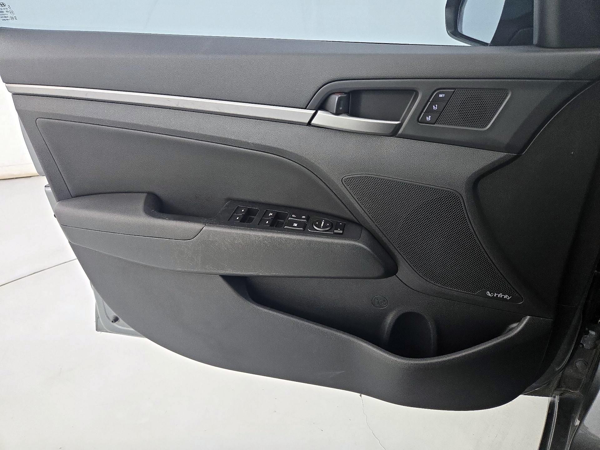Thumbnail: 2018 Hyundai Elantra - 12