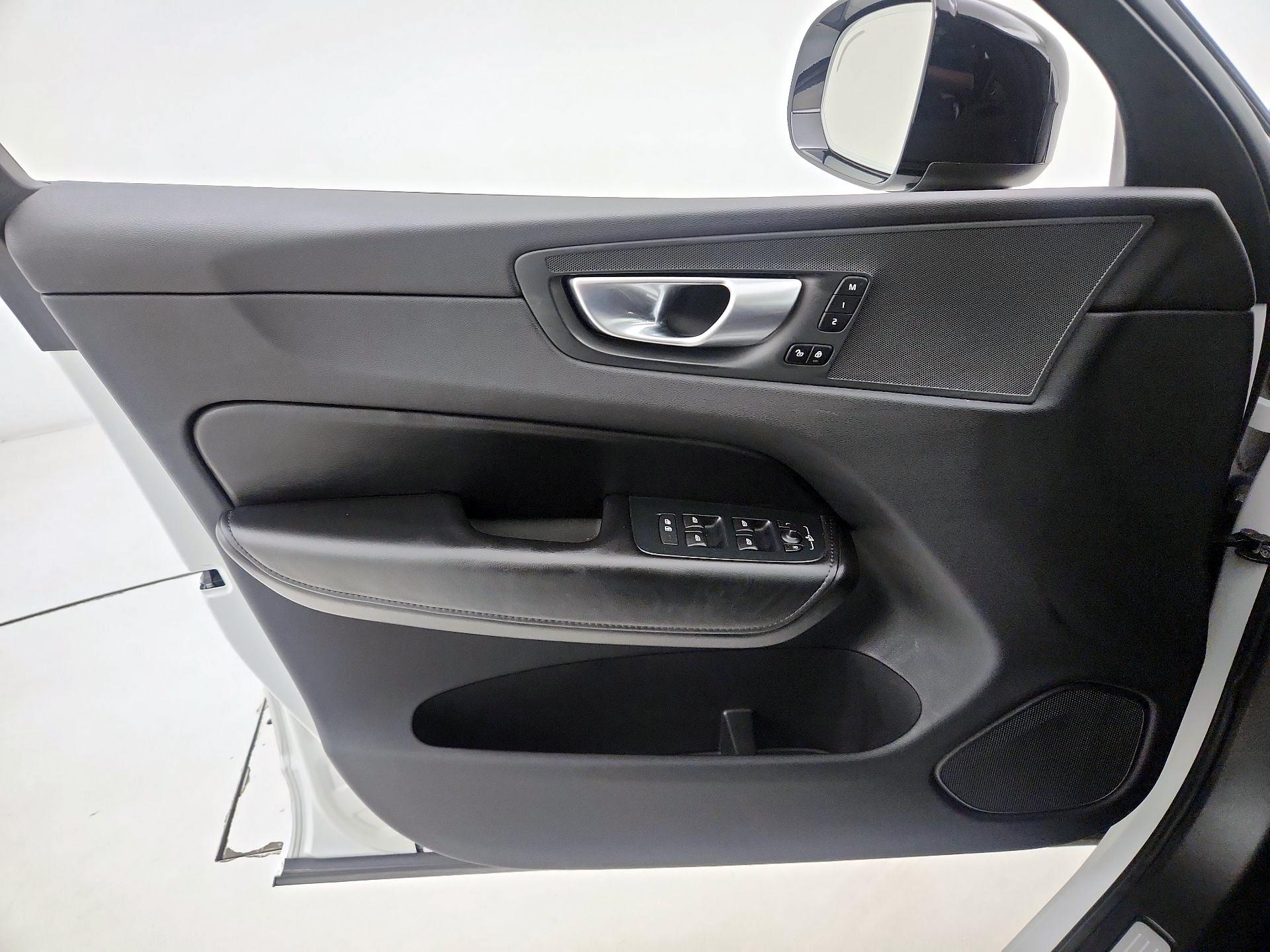 Thumbnail: 2024 Volvo XC60 - 12