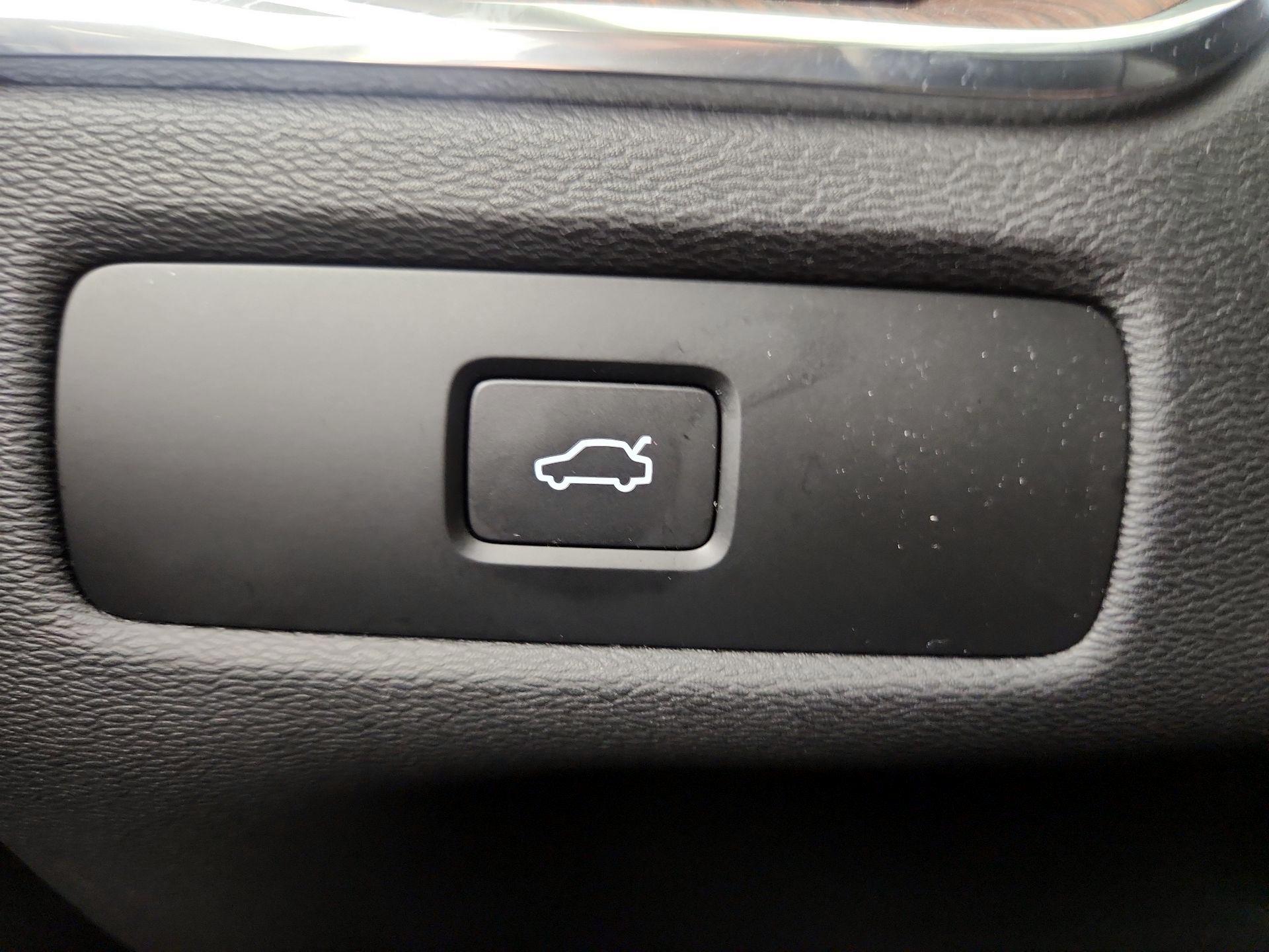 Thumbnail: 2024 Volvo XC60 - 13