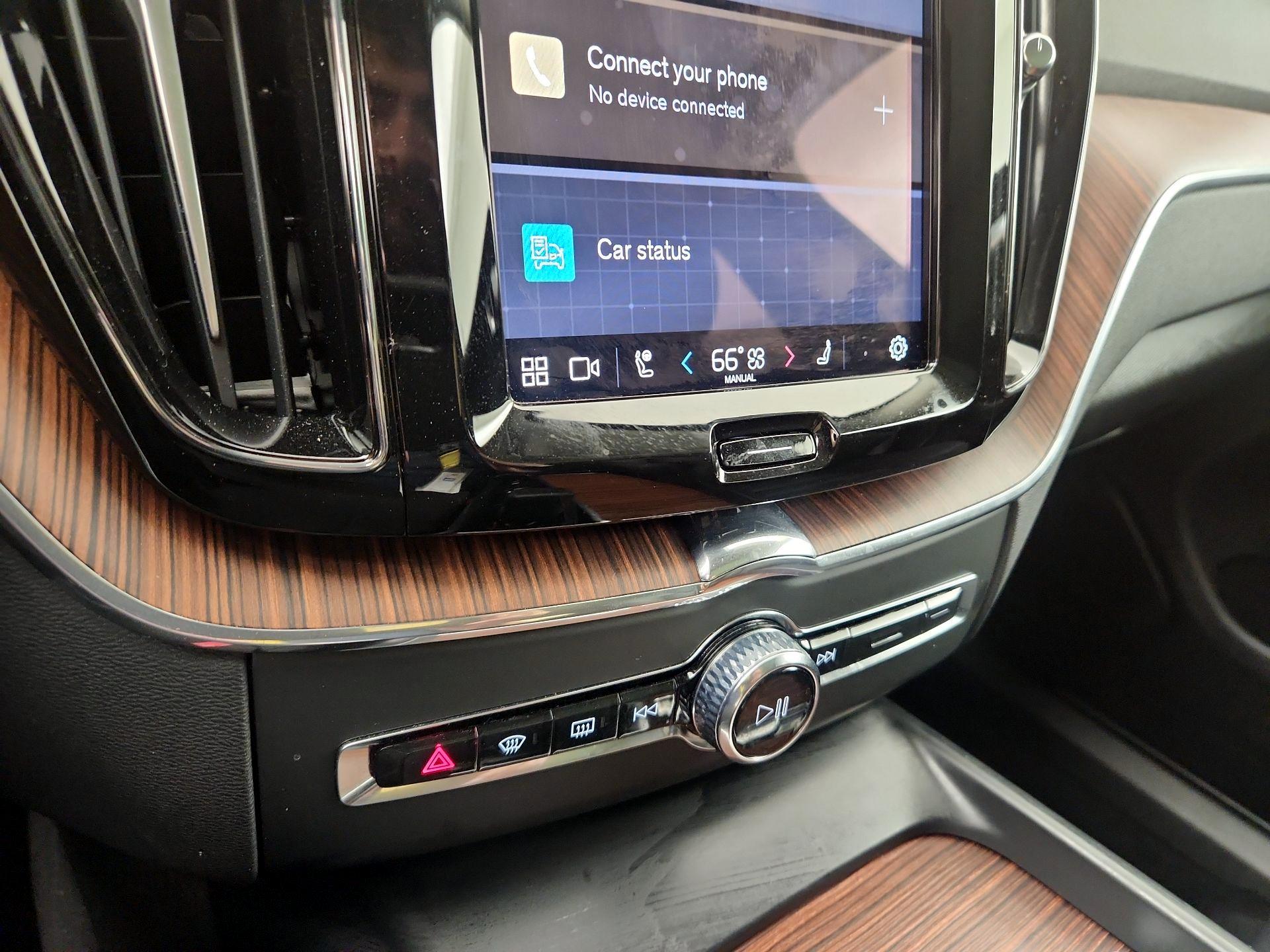 Thumbnail: 2024 Volvo XC60 - 16