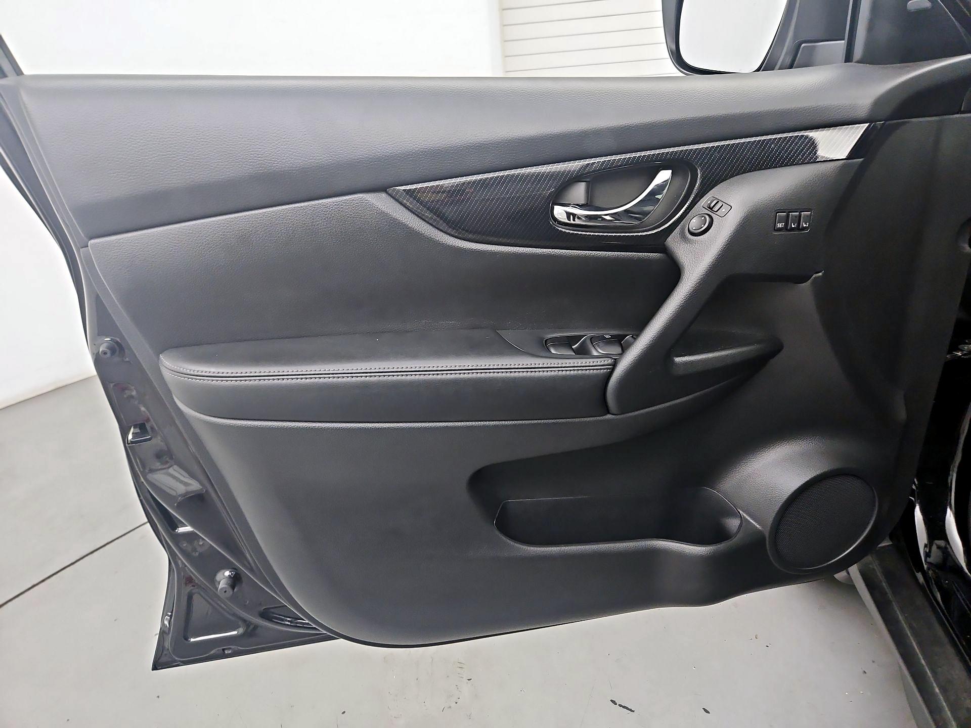 Thumbnail: 2020 Nissan Rogue - 12