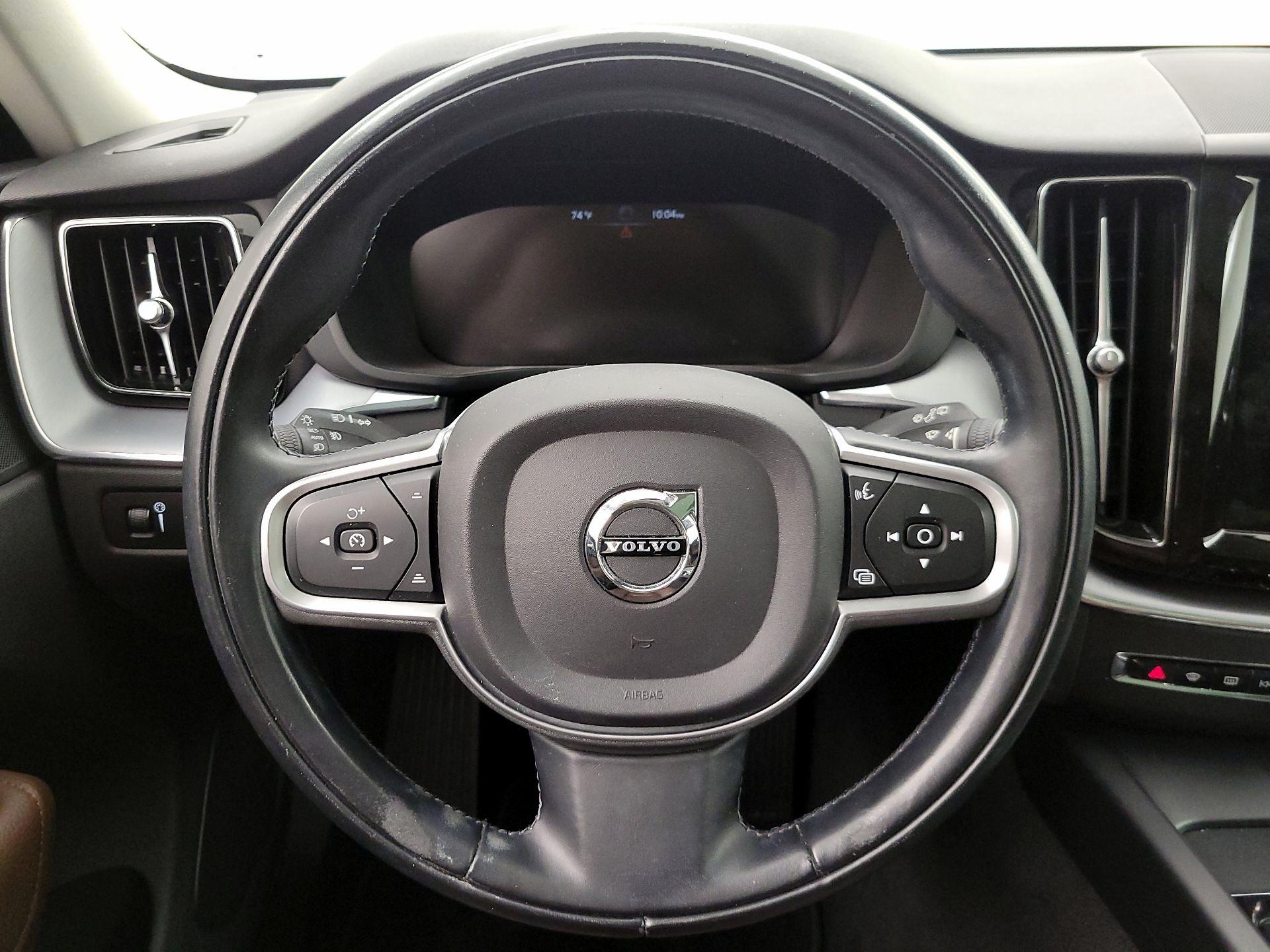 Thumbnail: 2020 Volvo XC60 - 10
