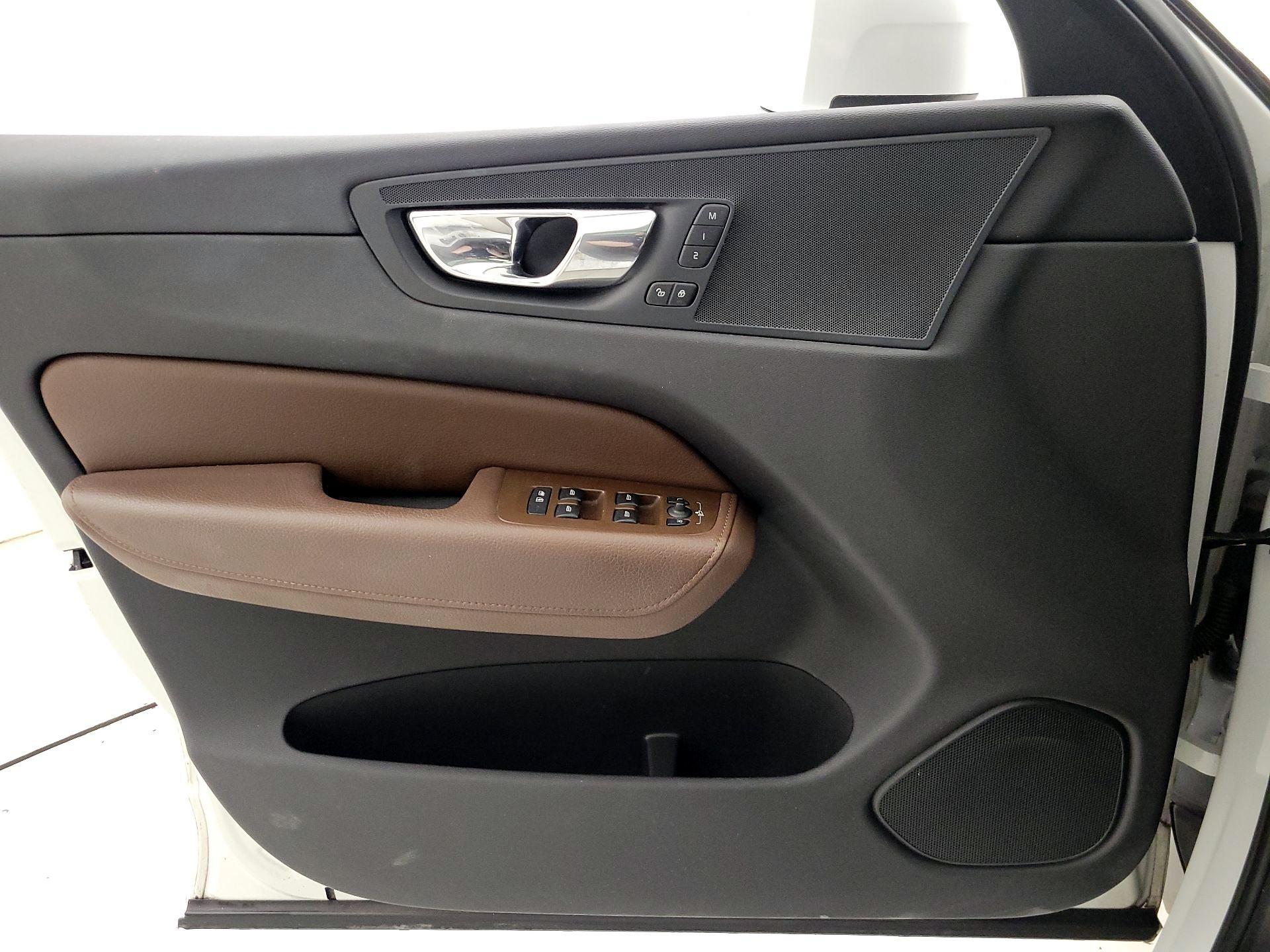 Thumbnail: 2020 Volvo XC60 - 12